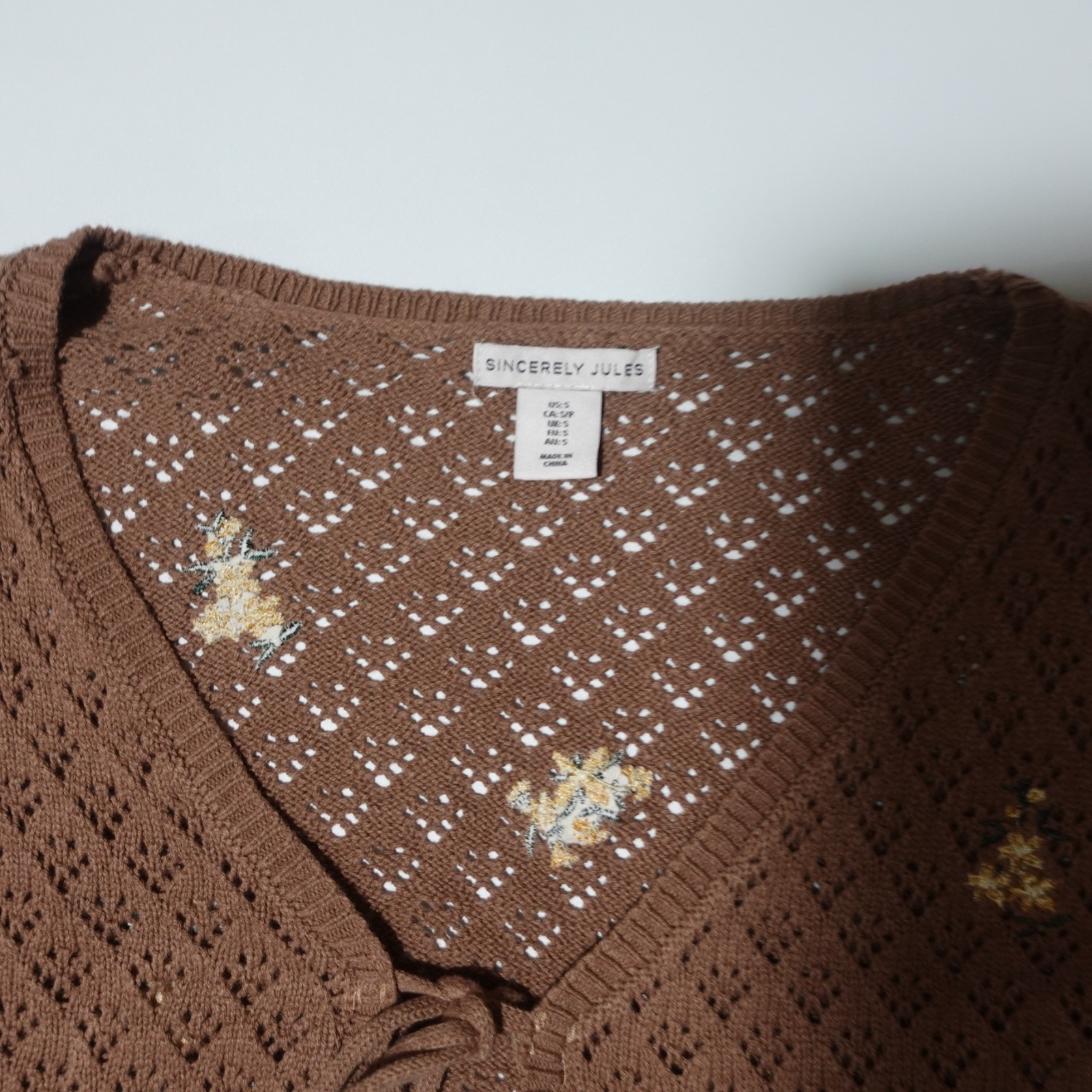 Sincerely Jules crop top. Crochet Flowers