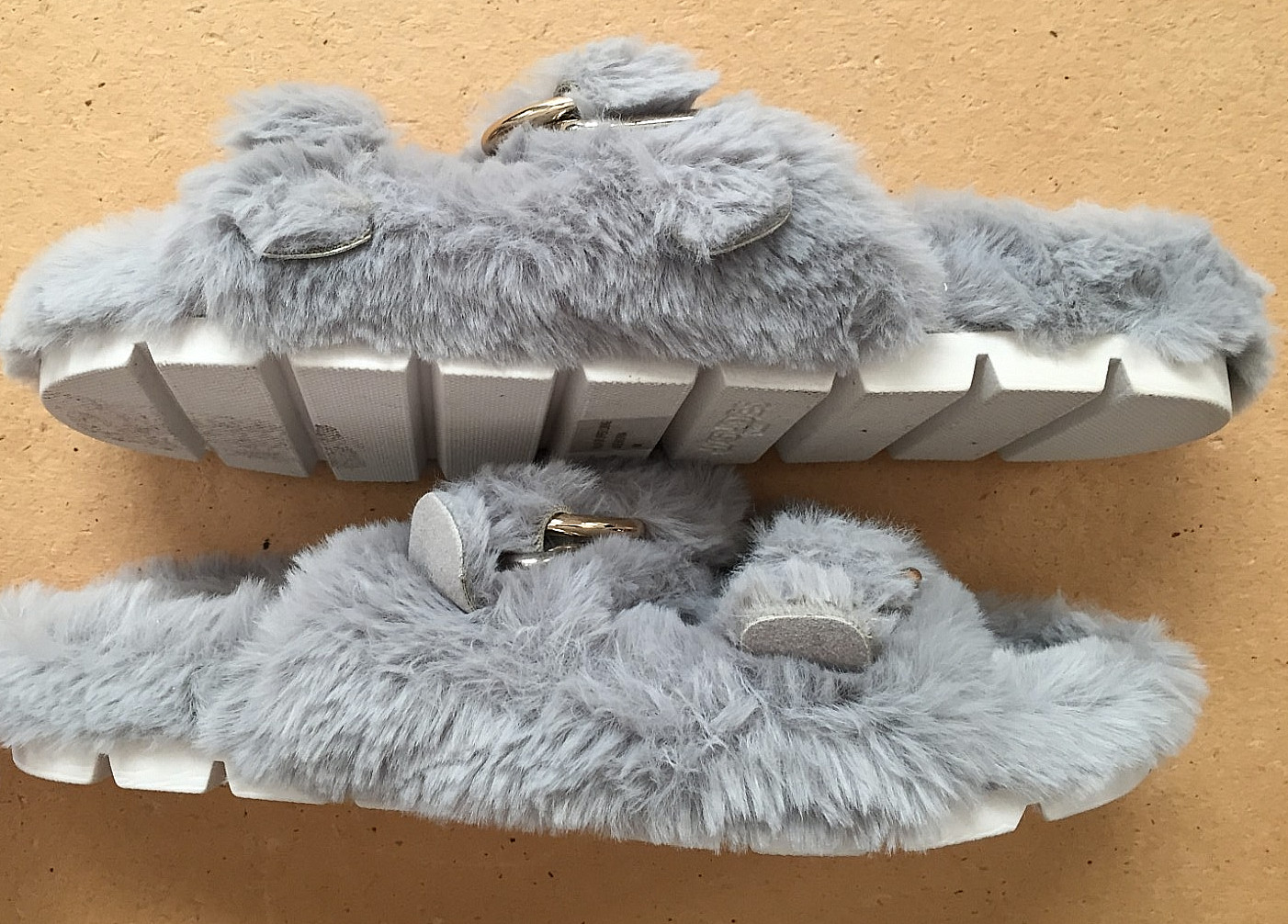 Women’s New Gray J/SLIDES NYC Faux Fur Sandals Slippers with Buckles , Size 9M.