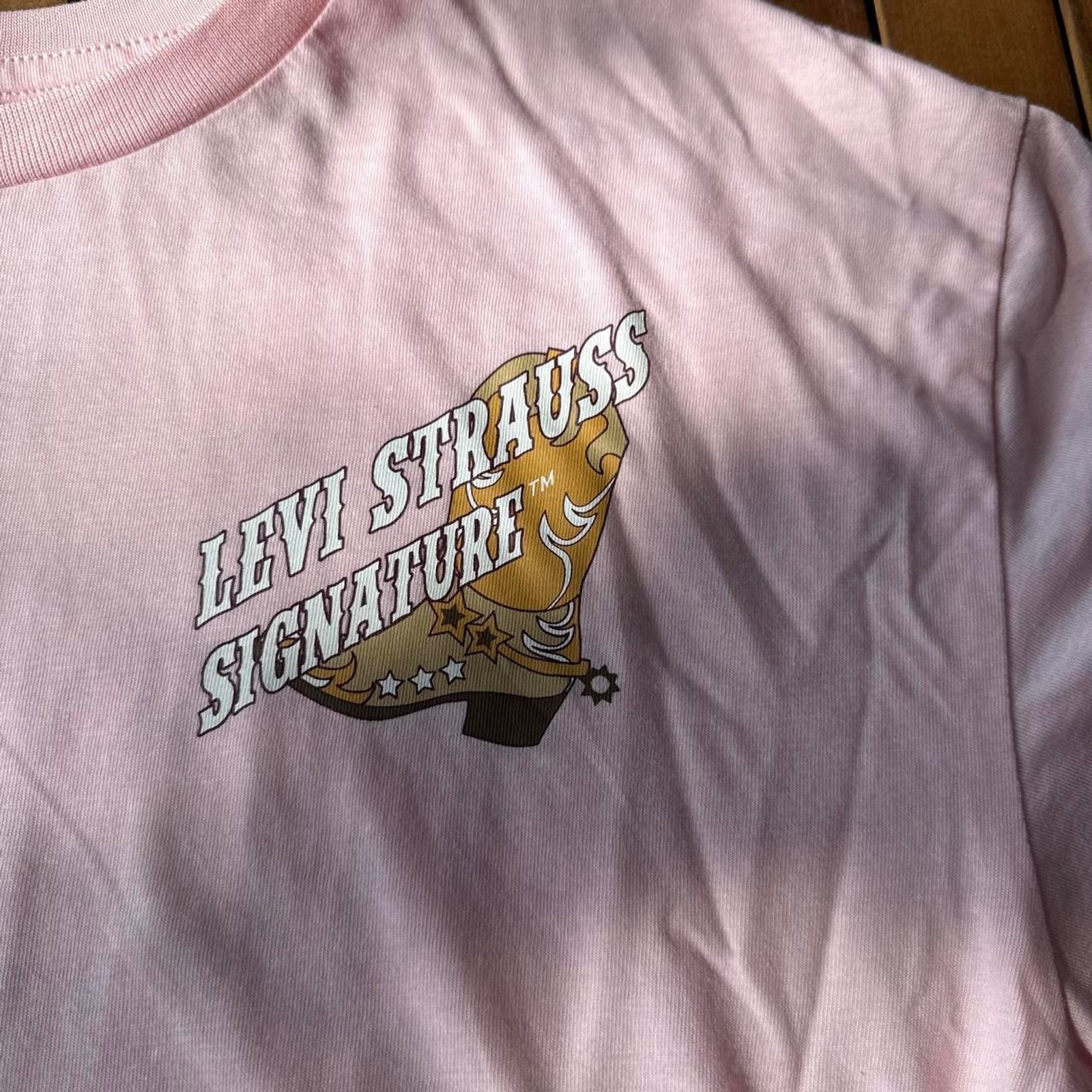 Levi-s Women’s Pink T-shirt