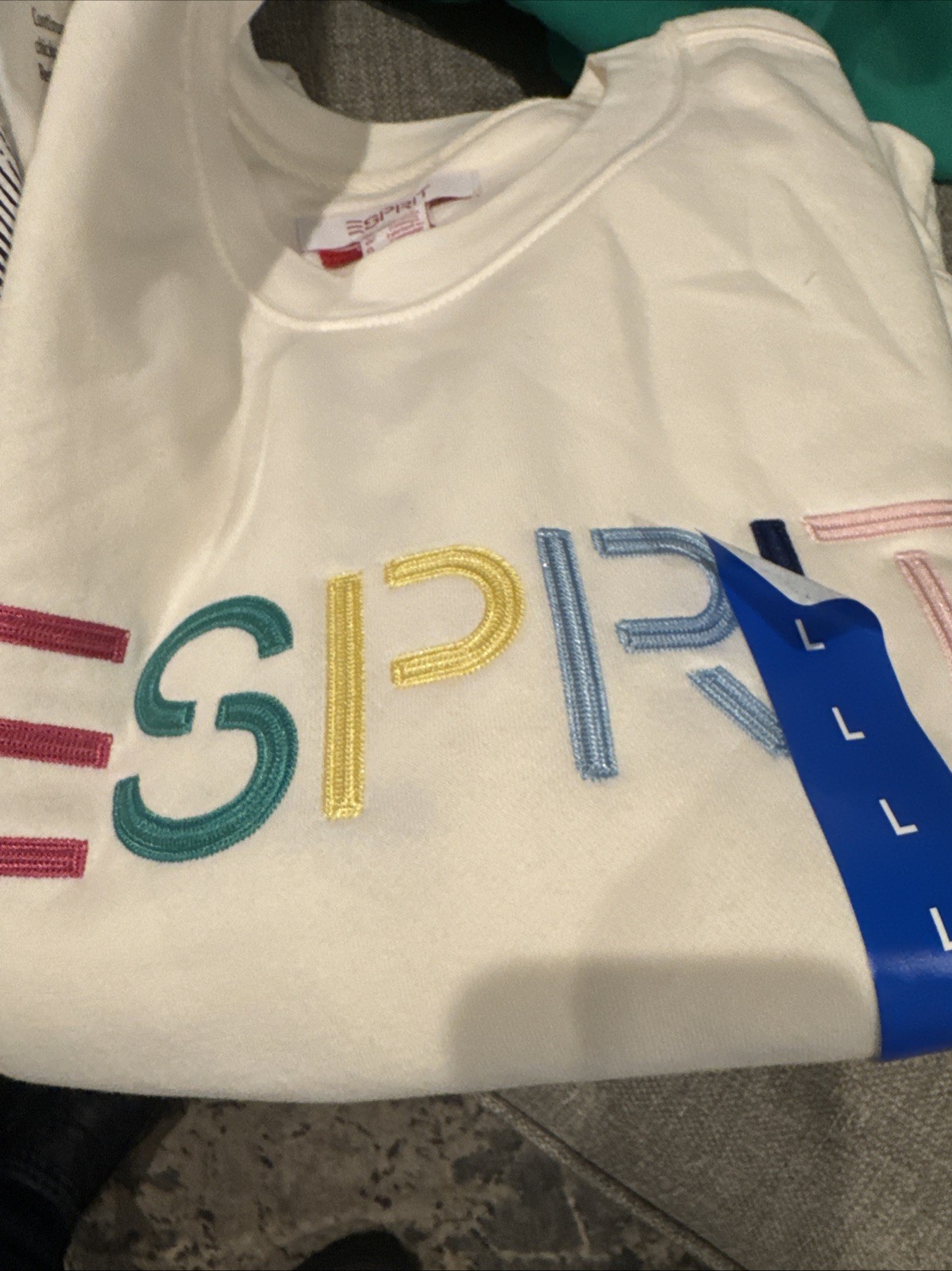 Esprit NWT Women’s 80’s Crewneck Viral – Cream Large (Small Red Mark) Last One