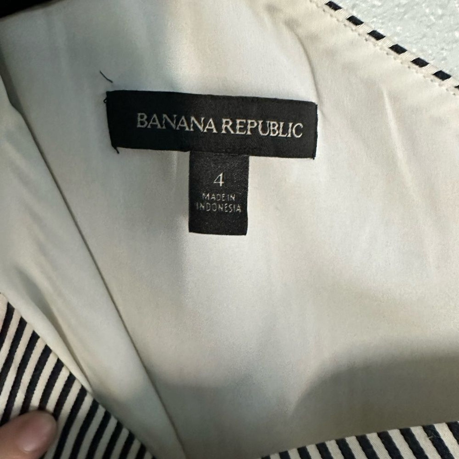 Banana Republic pinstripe asymmetric One Shoulder office siren brunch top size 4