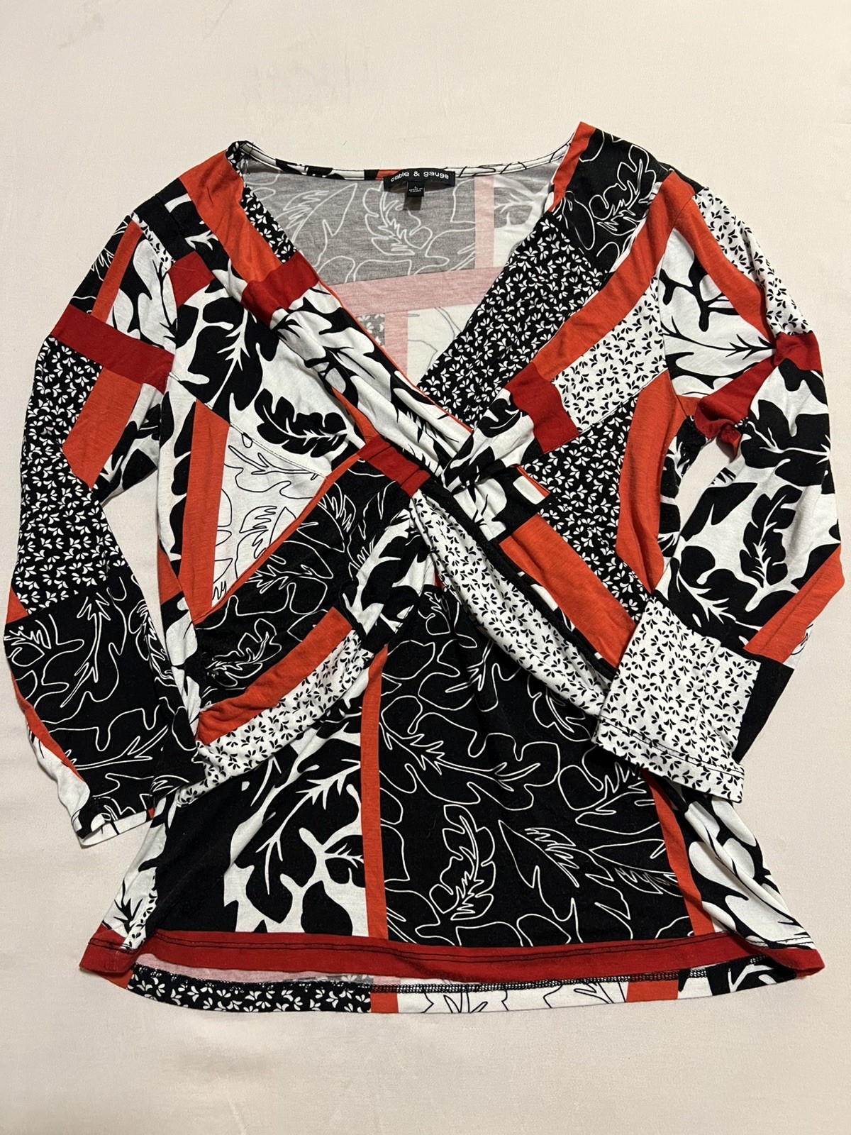 CABLE AND GAUGE RED BLACK & WHITE FLOWERS FLORAL BLOUSE TOP SHIRT SIZE LARGE