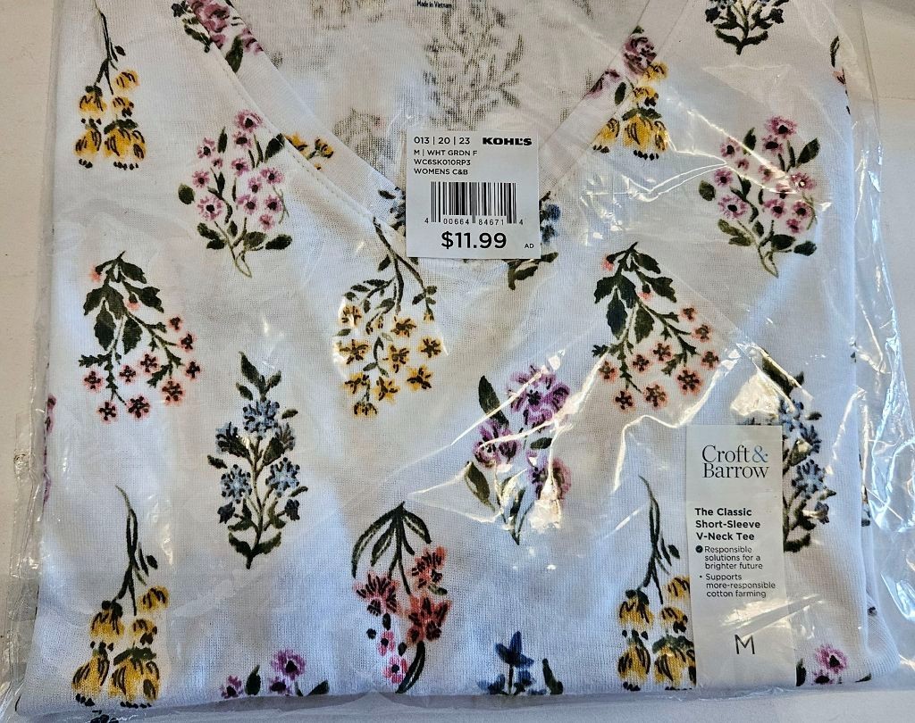 Croft & Barrow VNeck Floral T-Shirt ~White Garden Floral ~Womens Sz M ~NWT