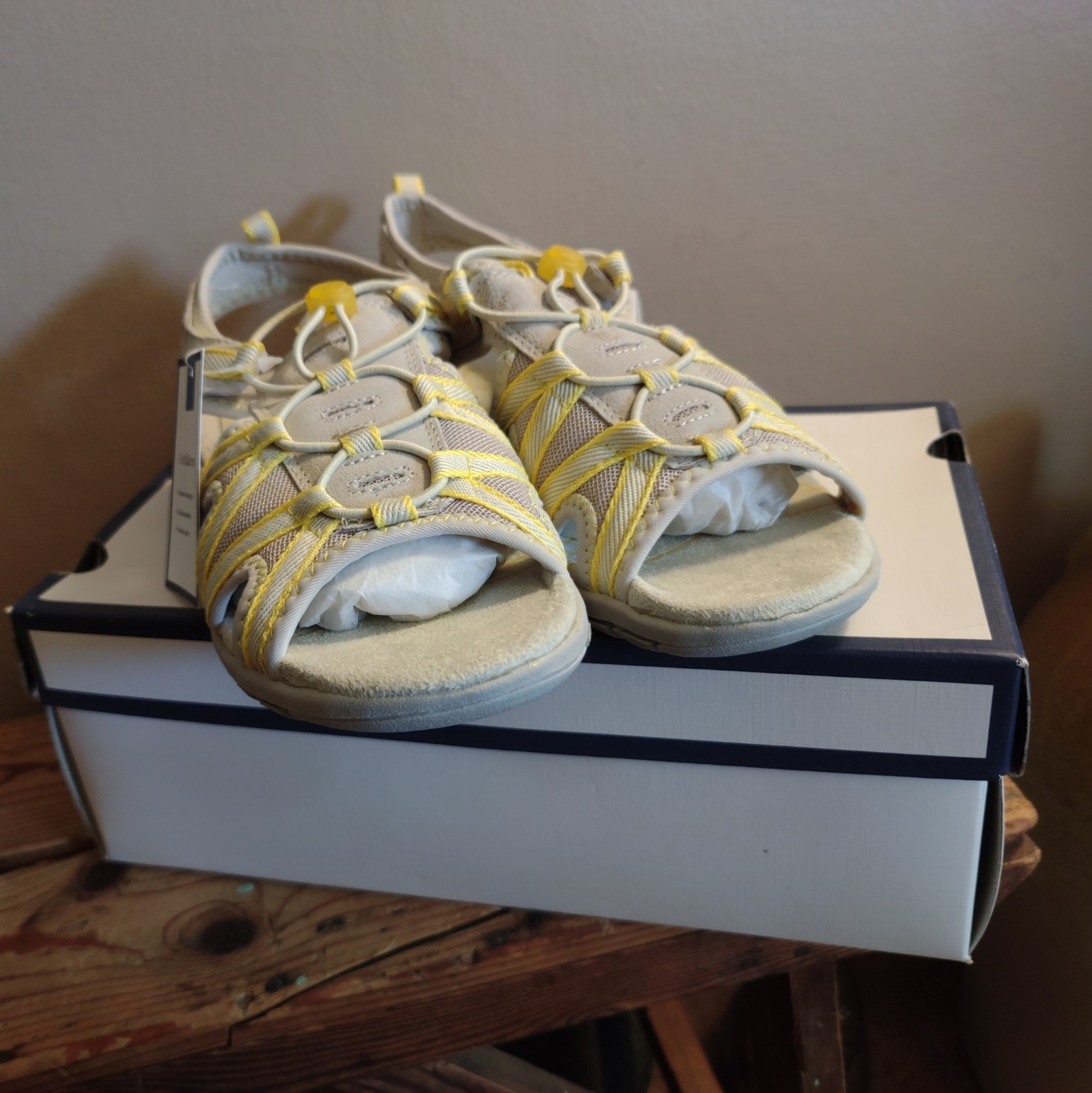 Croft & Barrow New with Tags Hiking/Sandals/Shoes Size 8 Gray/Yellow