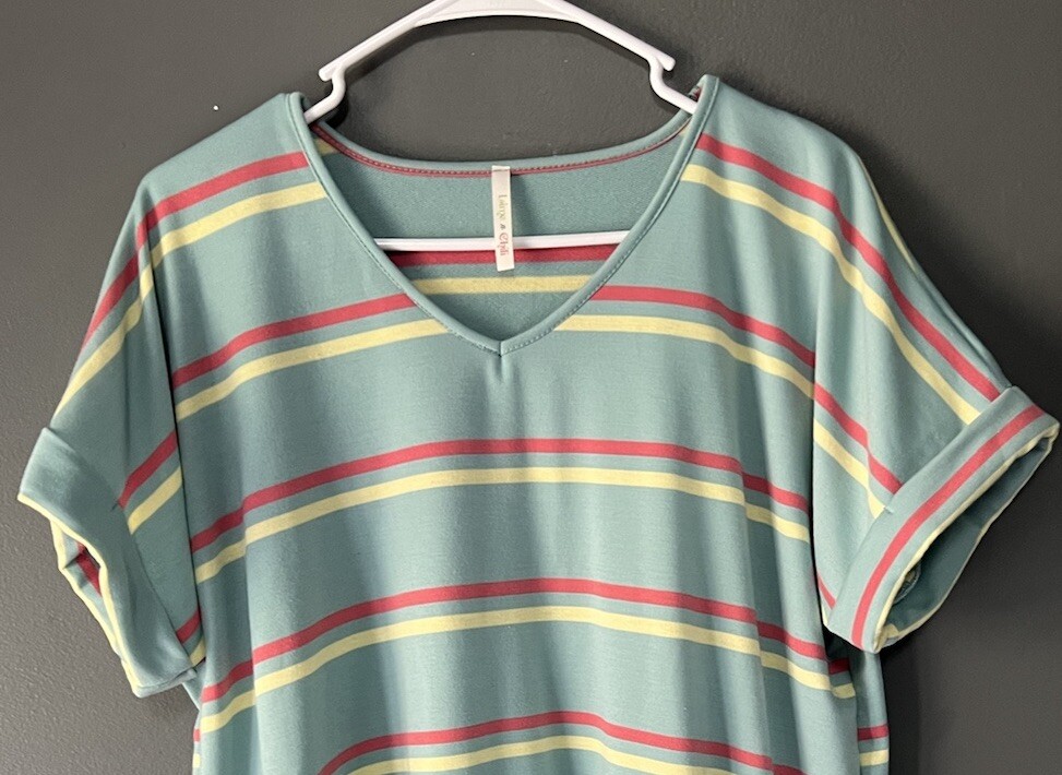Lime And Chili Women’s Sz M Top S/S Rolled Sleeve Polyester Spandex Shirt