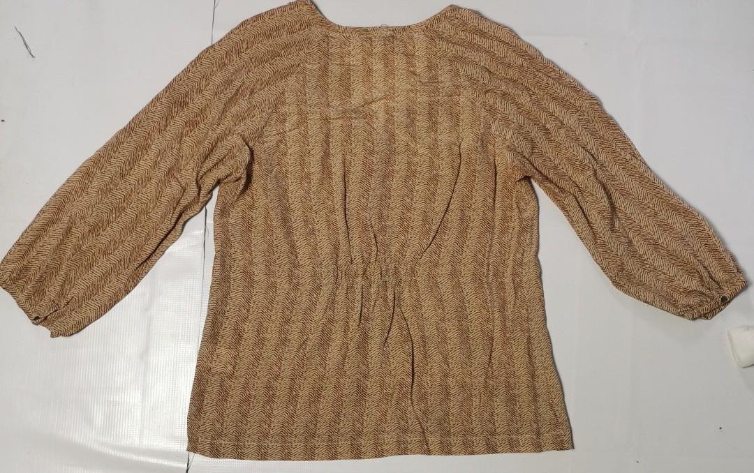 Joie silk blouse Vtg silk blouse used in good condition 100% silk size: M
