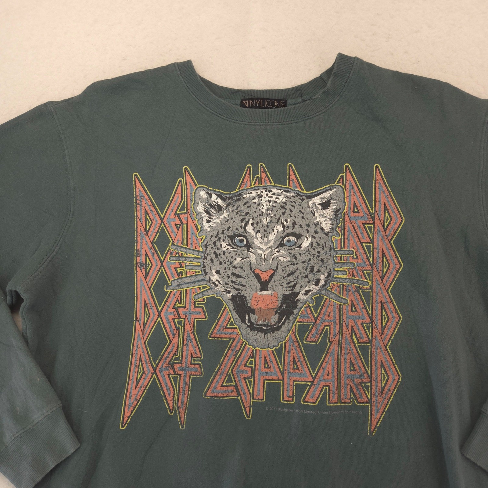 Def Leppard Band Graphic Long Sleeve Crew Neck Shirt Womens Size L Green