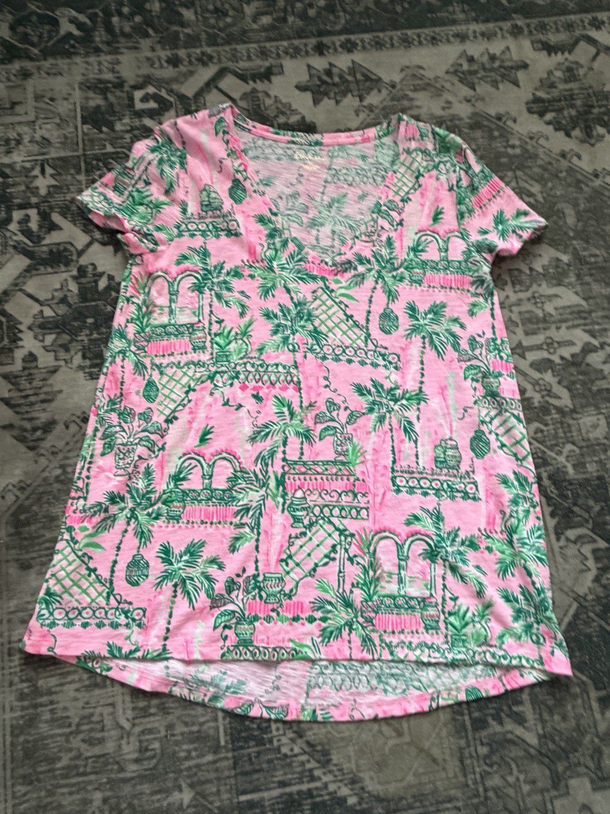Lilly Pulitzer Etta V-Neck T-Shirt Womens M Pink Green Tropical Palm Slub Cotton
