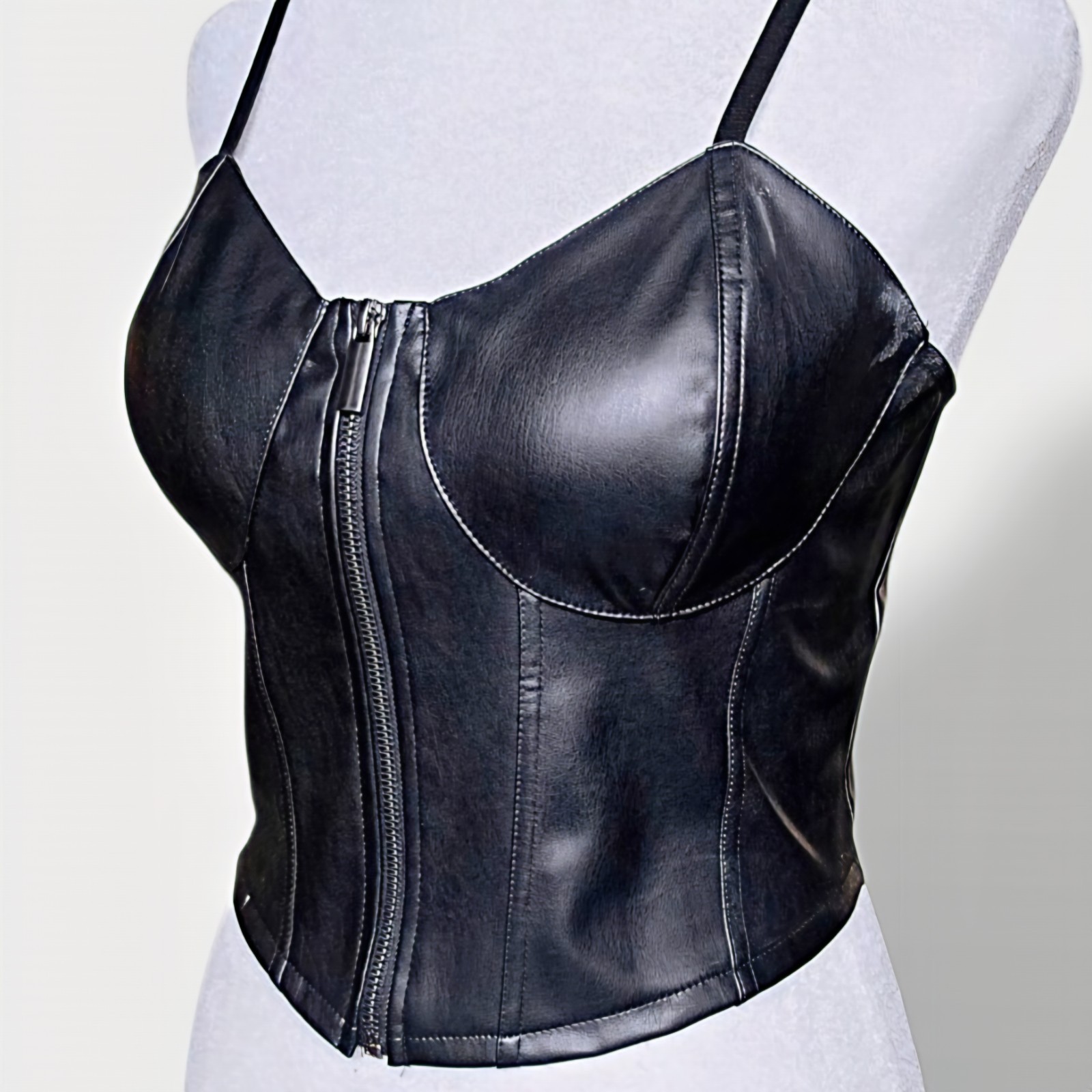 No Boundaries NWOT Women’s Black Leather Front Zip Bustier Top Size Medium