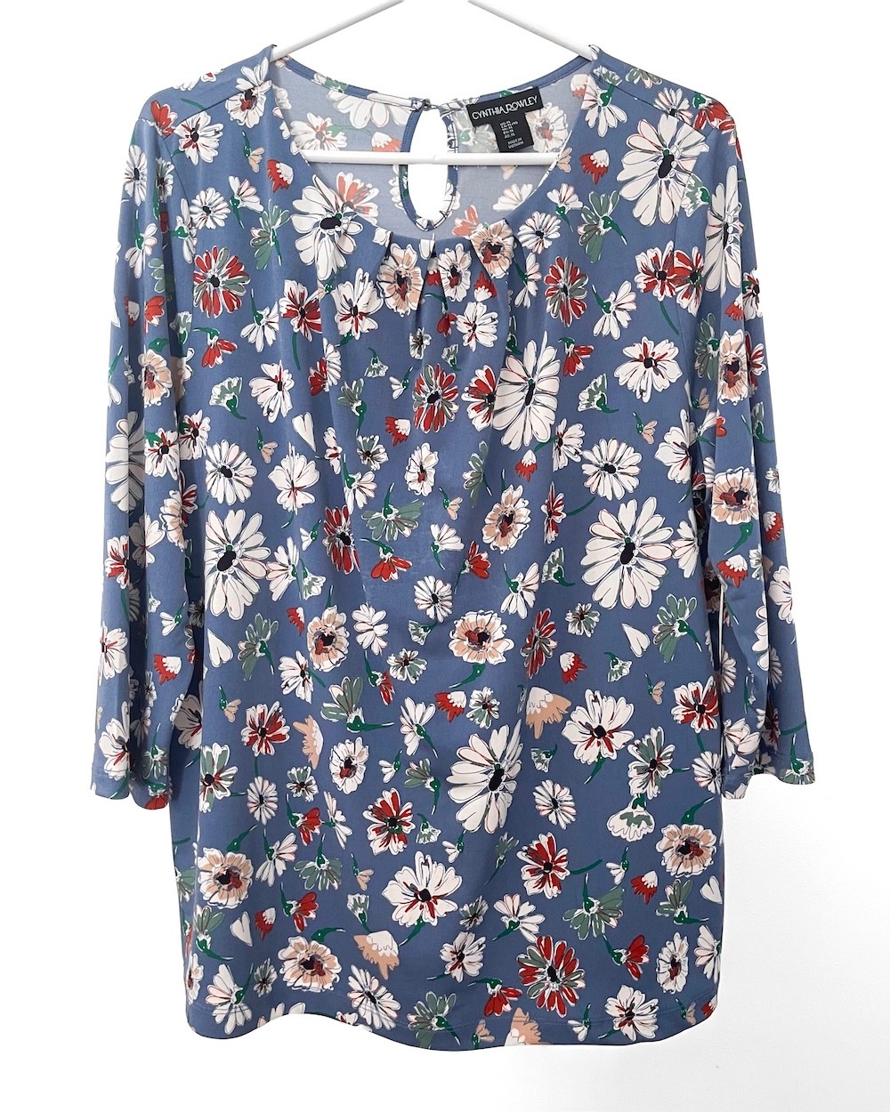 Cynthia Rowley Top size XL Blue with Flowers 3/4 Sleeve, Lightweight