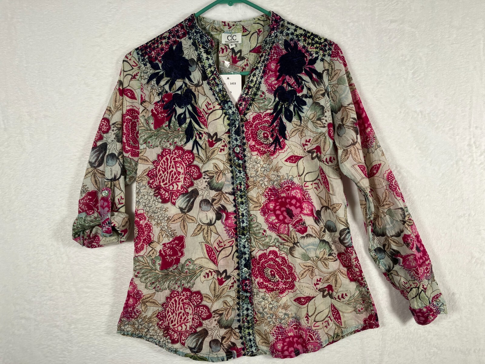 Chic Connection Floral Embroidered Top Small Button Up Tab Sleeve Blouse NWT
