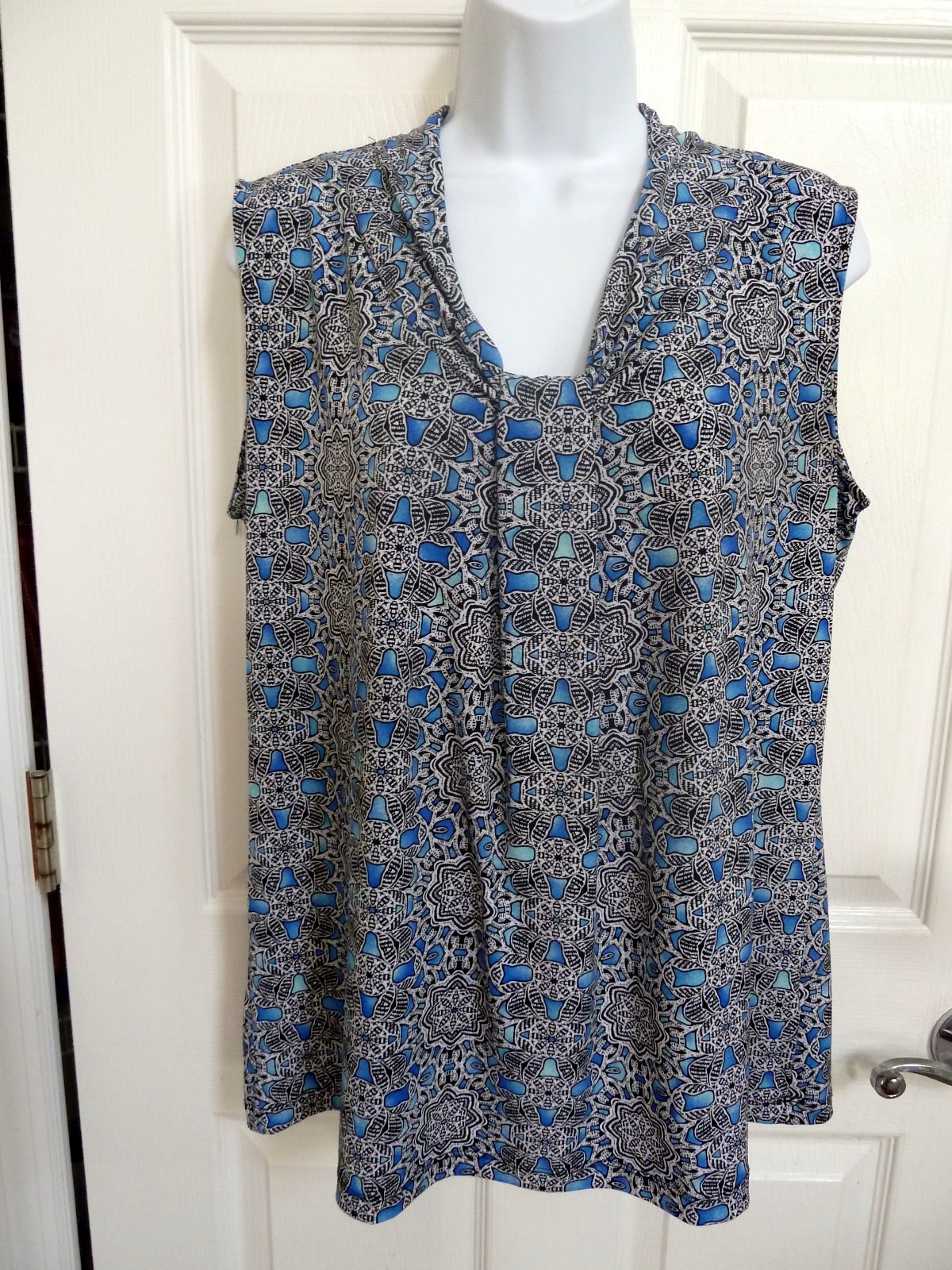 DANA BUCHMAN Sz L Sleeveless Layering Career Office Blouse Sophisticated