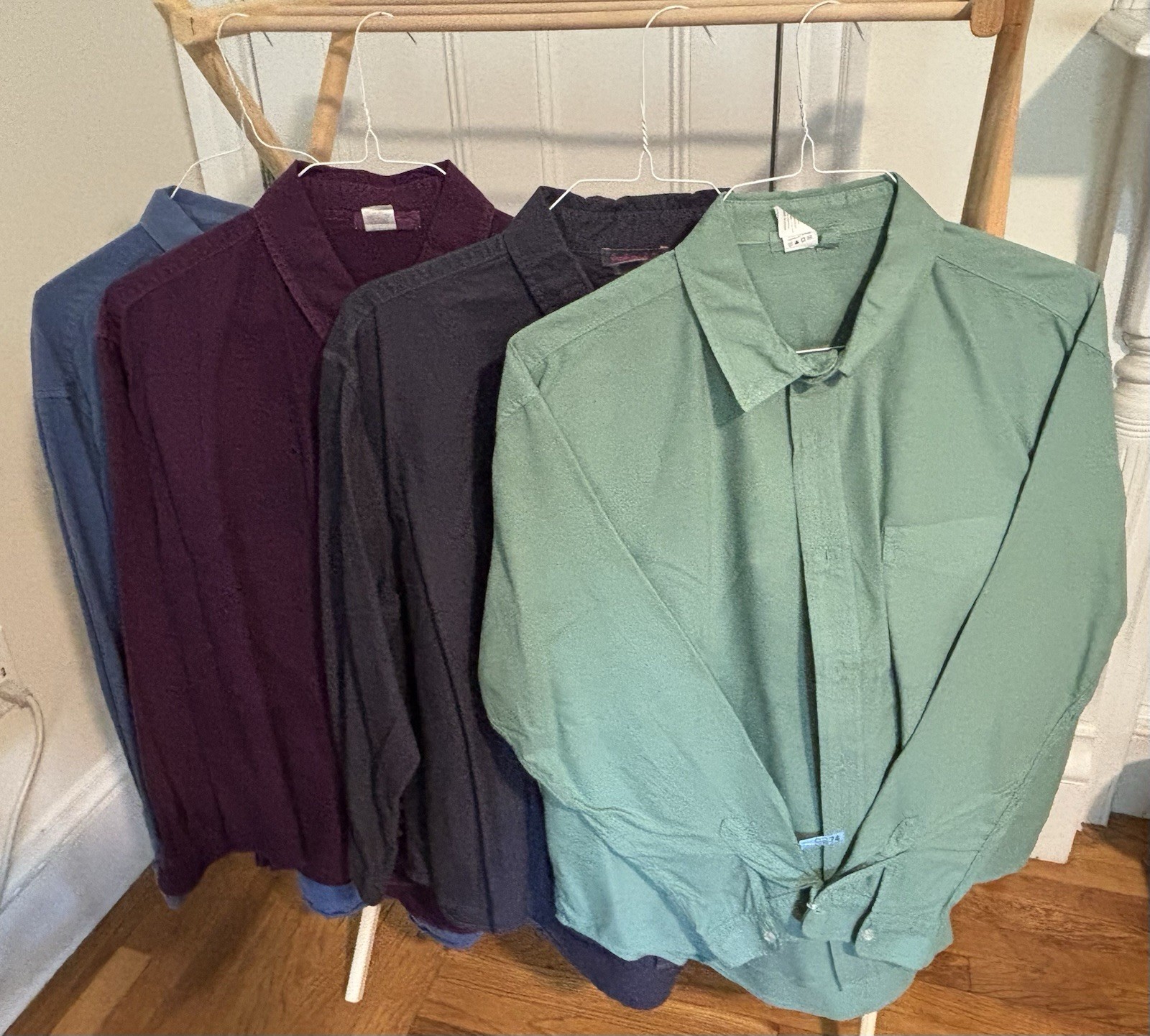 SIX – FreshProduce Women’s Classic Button Down Shirts 1-XL , 4-XXLs and 1-1X