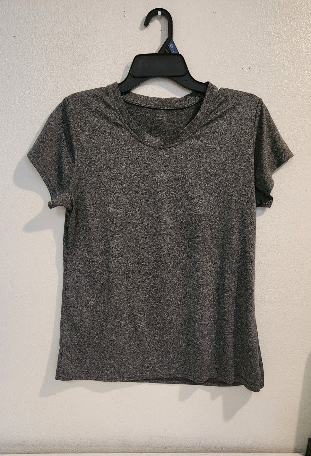 CG SPORT Women’s Gray Short Sleeve round-NECK T SHIRT, large