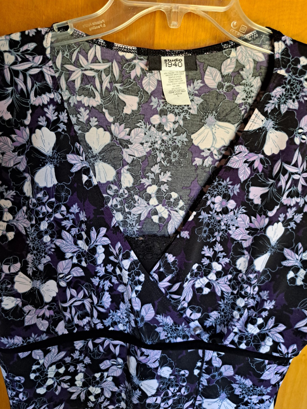 Womens Studio 1940 (Kohl’s) Black & Purple Floral Tie Black Blouse. Size L EUC