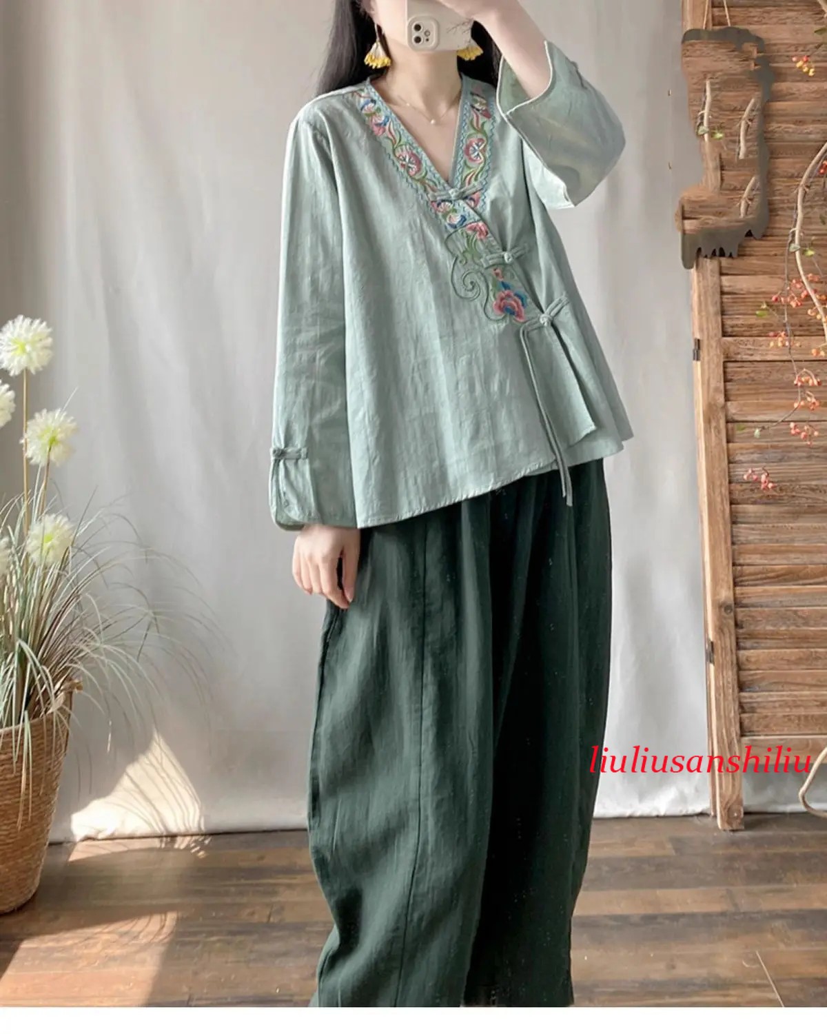 Retro ChineseStyle Embroidered Shirt Hanfu Women Cardigan Short Top Qipao Blouse