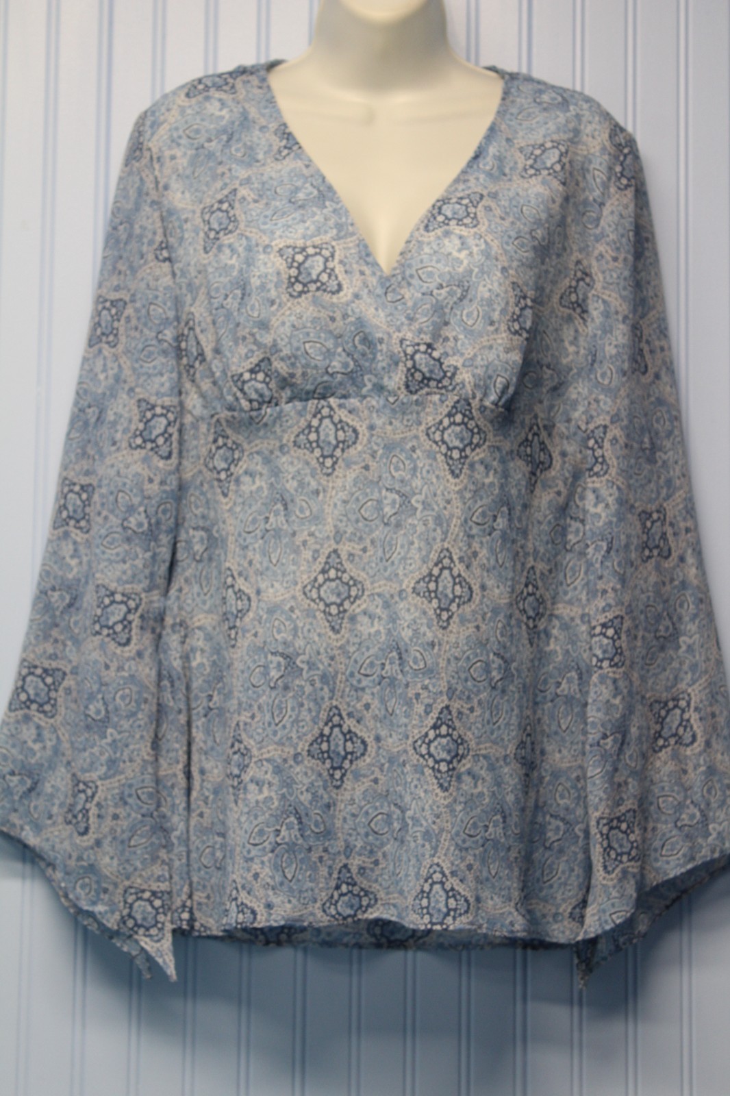 Fashion Bug sky blue paisley print ltwt sheer lined v neck pullover top L NWT