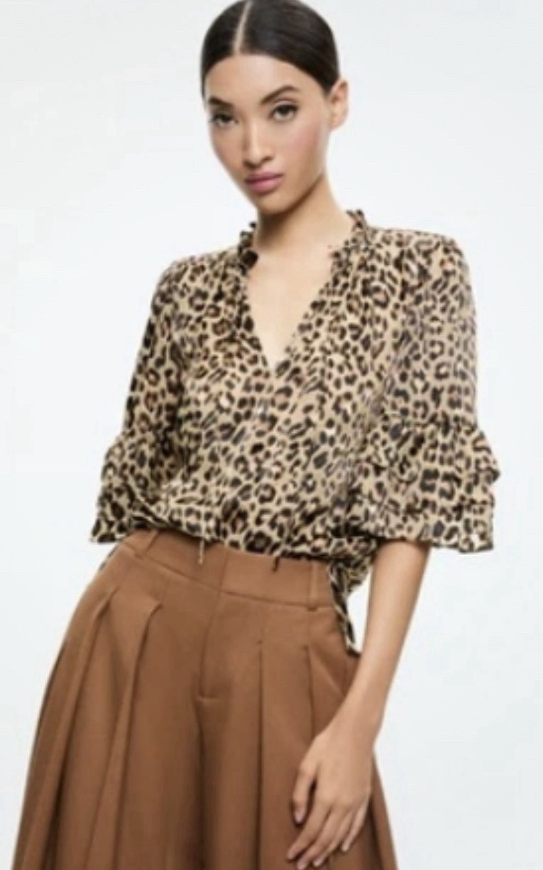NWT ALICE + OLIVIA Julius Blouse Brown Tan Leopard Love Print Size S Ruffle Tier