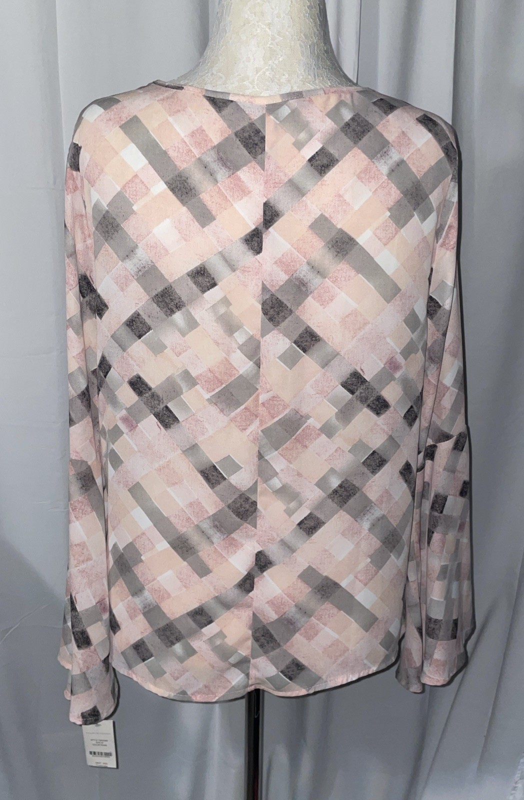 Signature I Studio Women’s Size Medium Blouse Black Peach Pink Geometric Print