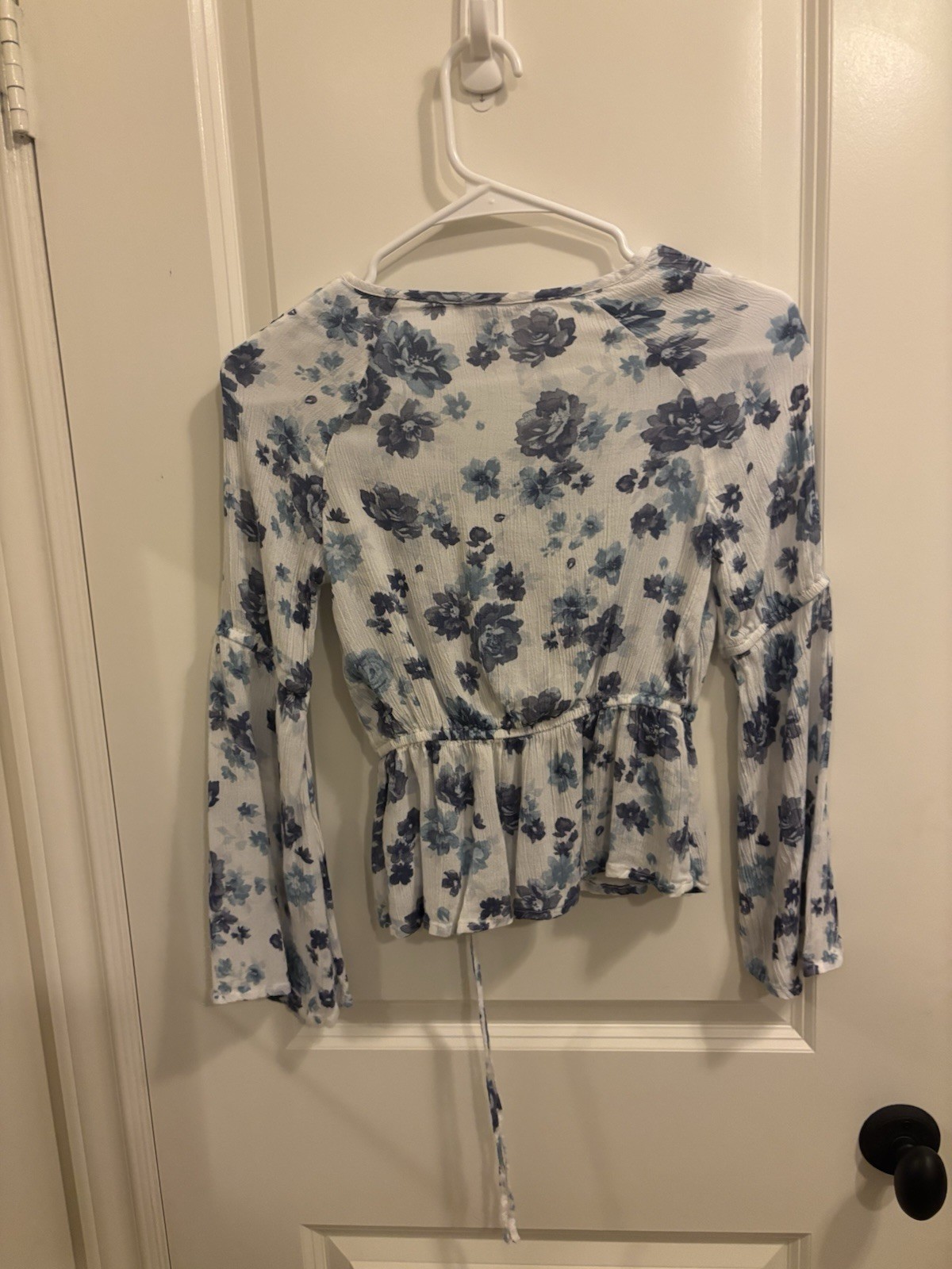 Women’s American Eagle Outfitters Cropped Floral Blouse – White & Blue Sz XXS