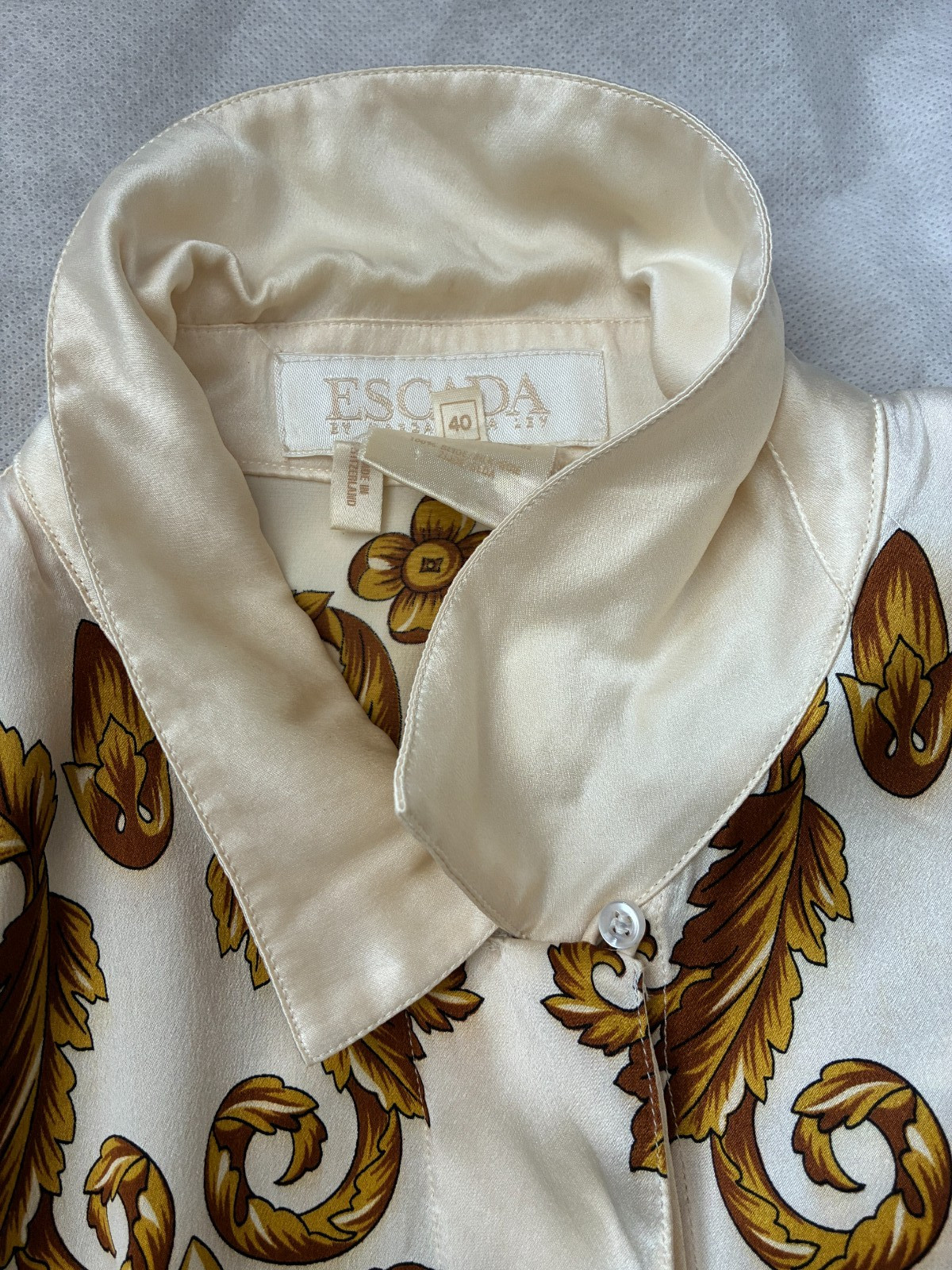 ESCADA VINTAGE SILK BLOUSE IN CREAM FILIGREE PRINT 40 12 SWITZERLAND STAINED