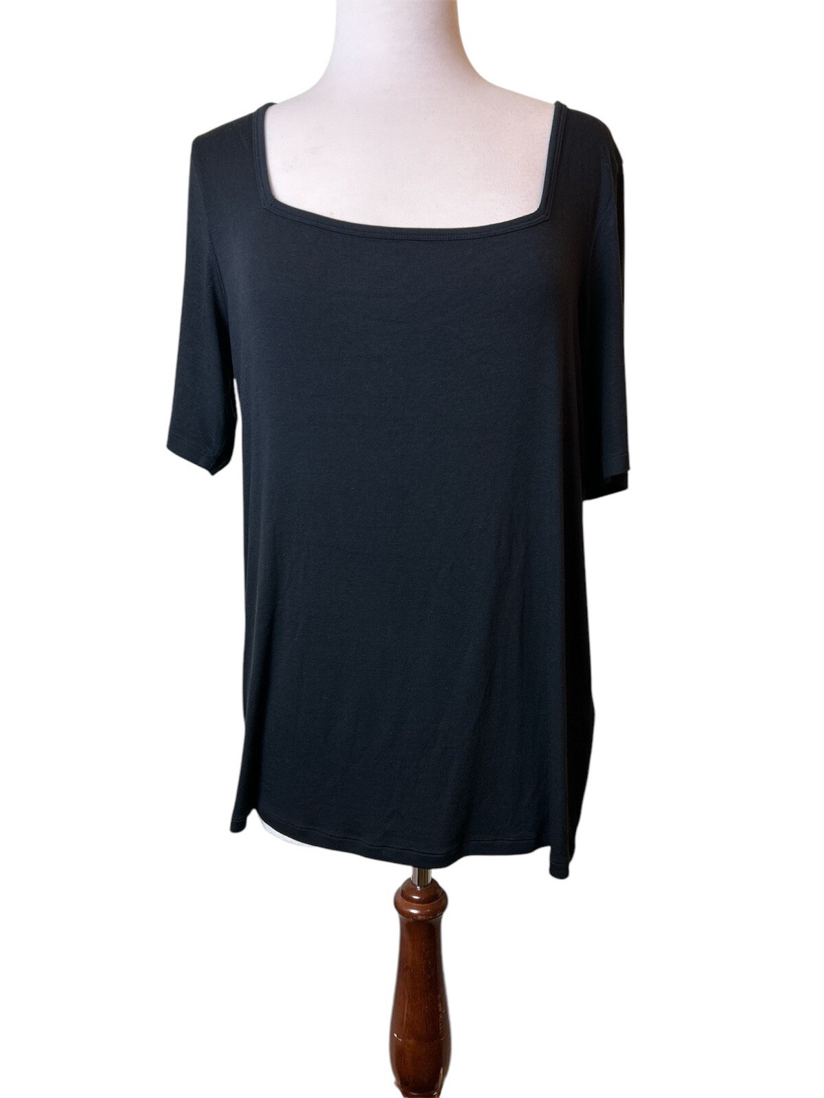 Universal Standard Top Size M Black Short Sleeves Blackcore Minimalist