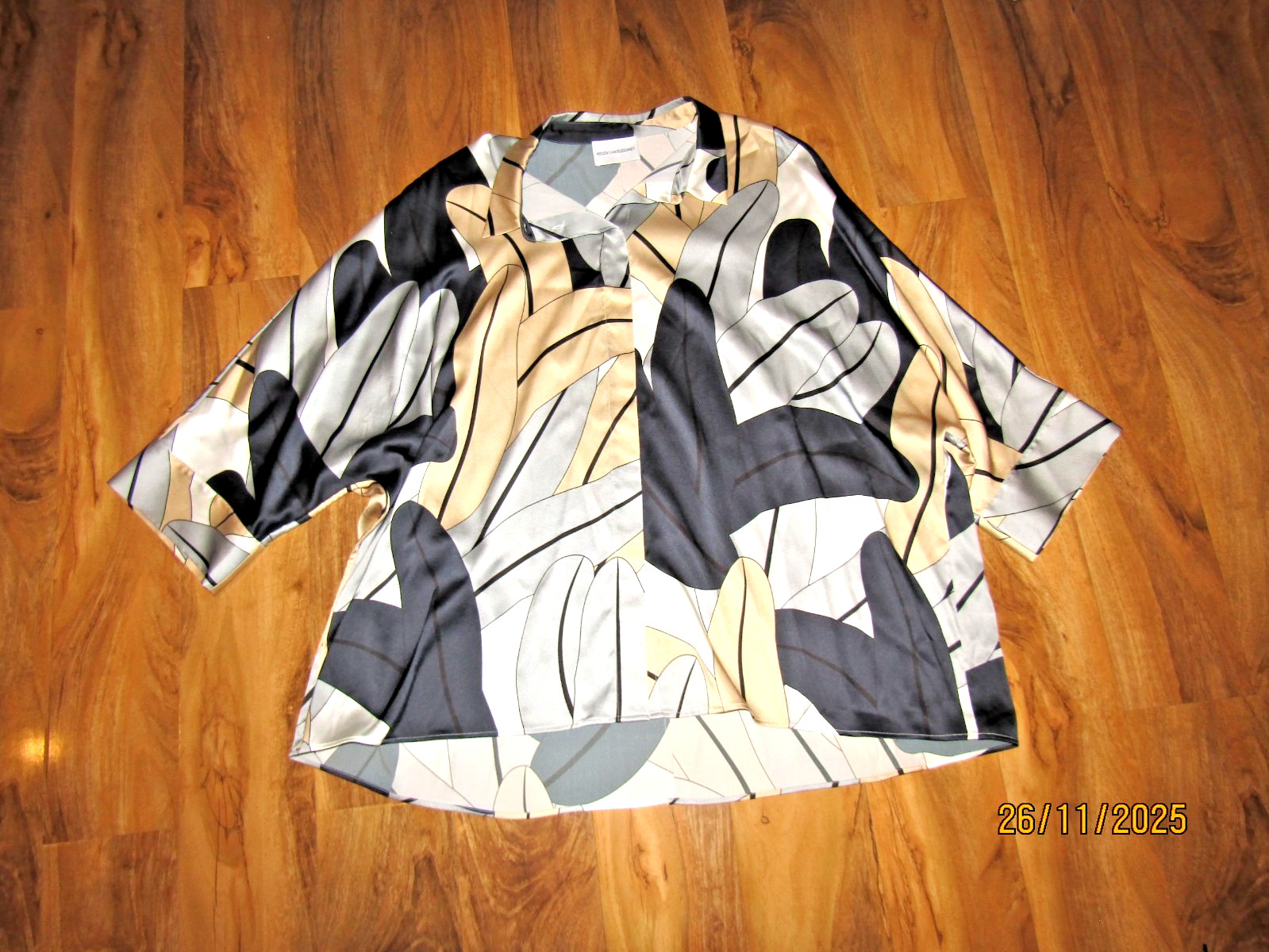 Herzens angelegenheit Women’s 95% Silk blouse geometric print Size 44 oversized