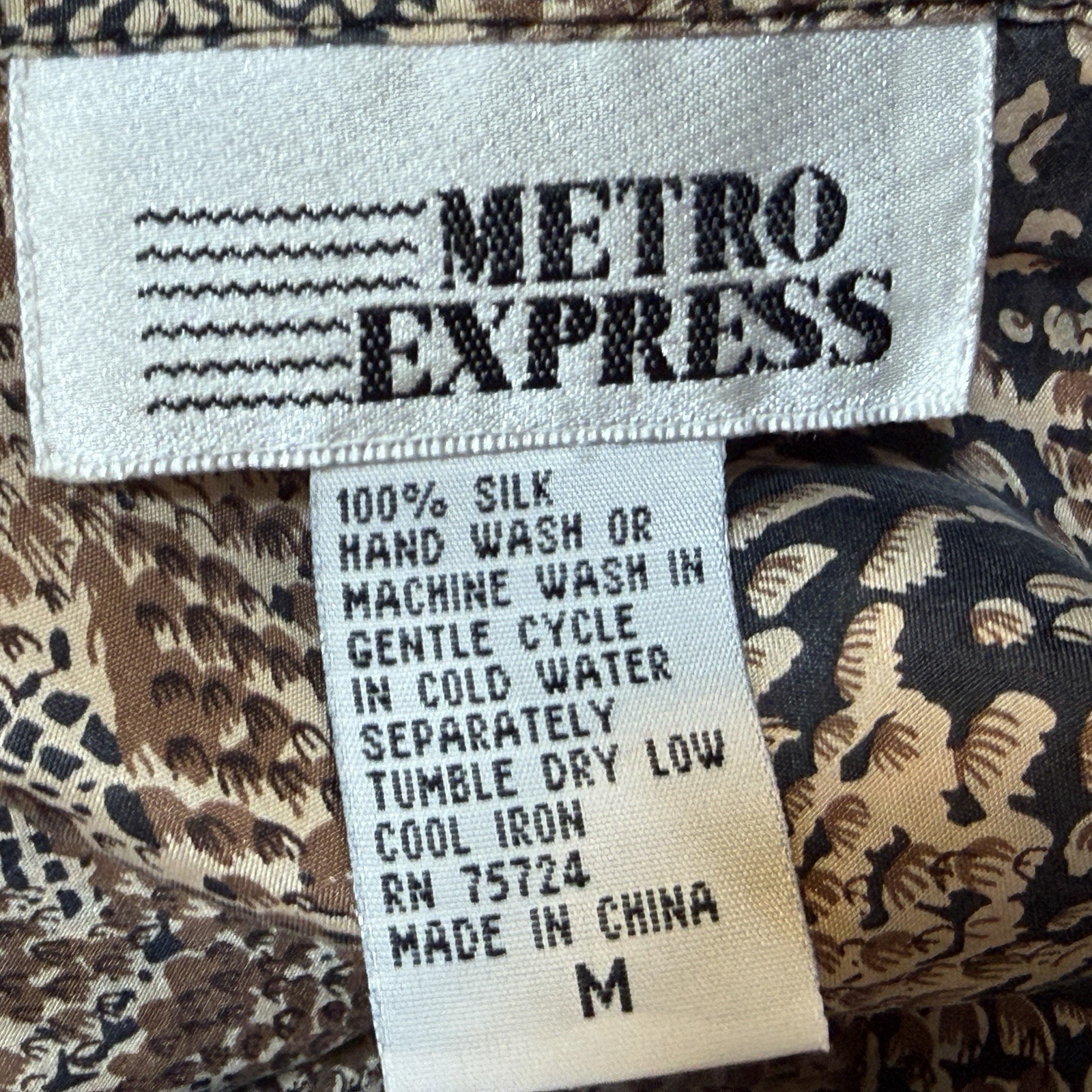 Metro Express Button Front Top Womens Medium Animal Print 100% Silk Vintage