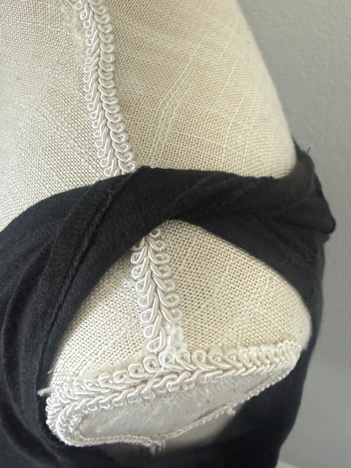 Joe’s Jeans Black Linen Blend Sleeveless Tank Top Twisted Shoulder Women’s M