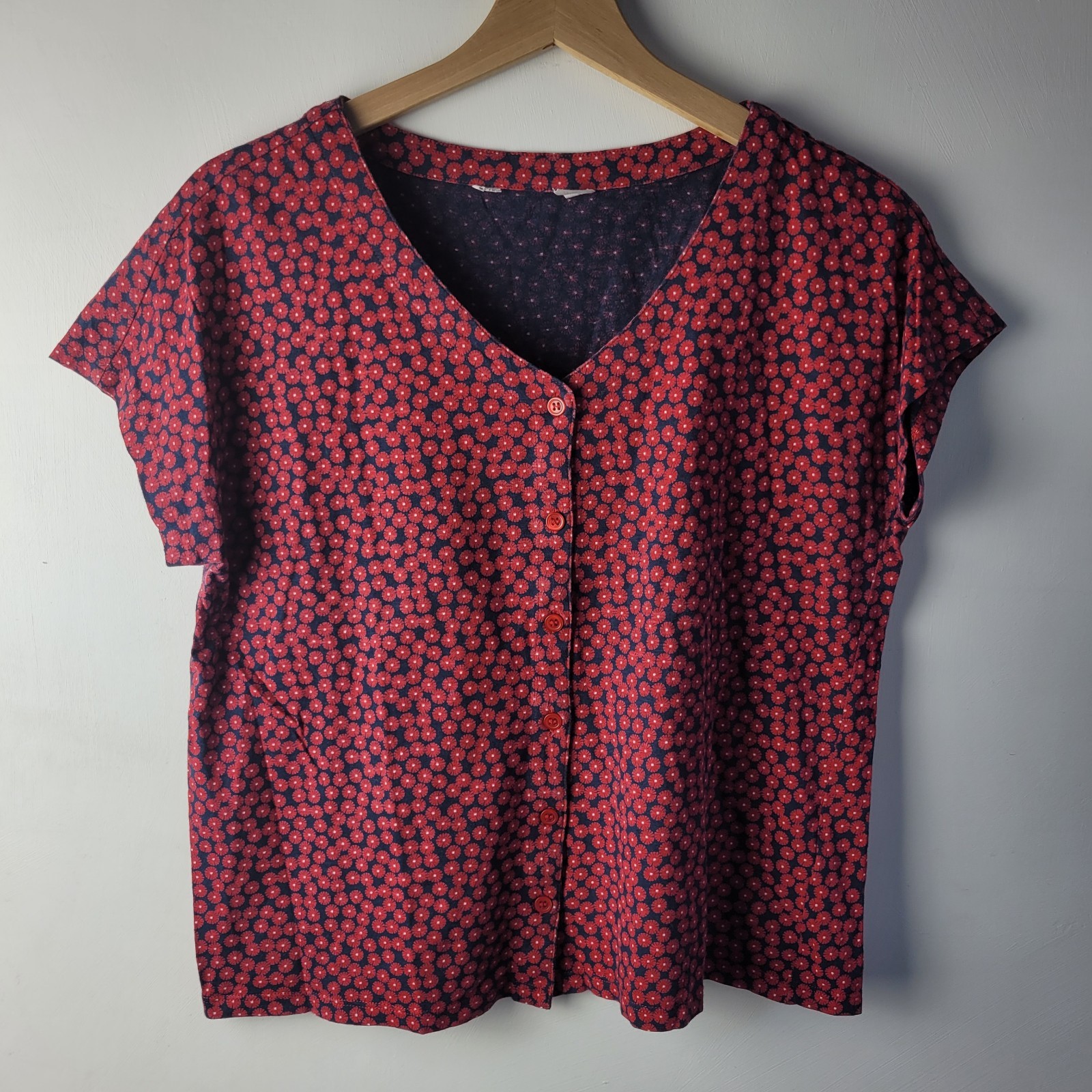 Seasalt Size M Red Floral Print Studio Glass Top Casual Boxy Cottage Core Summer
