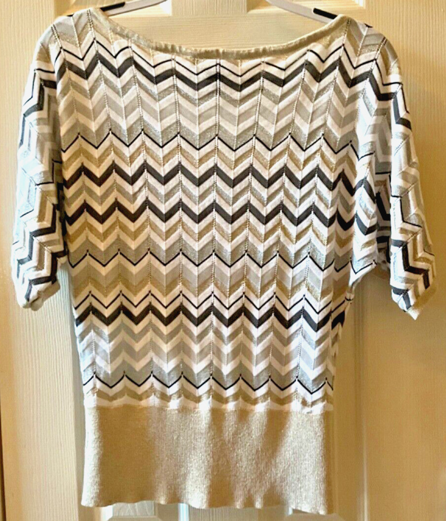 WHITE HOUSE BLACK MARKET Women Knit Top Sz S Silver Gold Metallic Gray Zig Zag