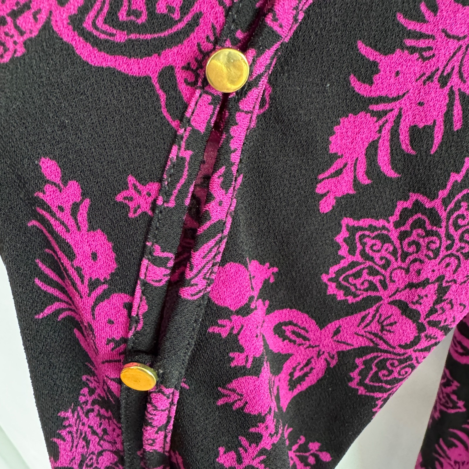 Roz & Ali Women’s Top Blouse Size XL Magenta/Black Floral Print Split Sleeves