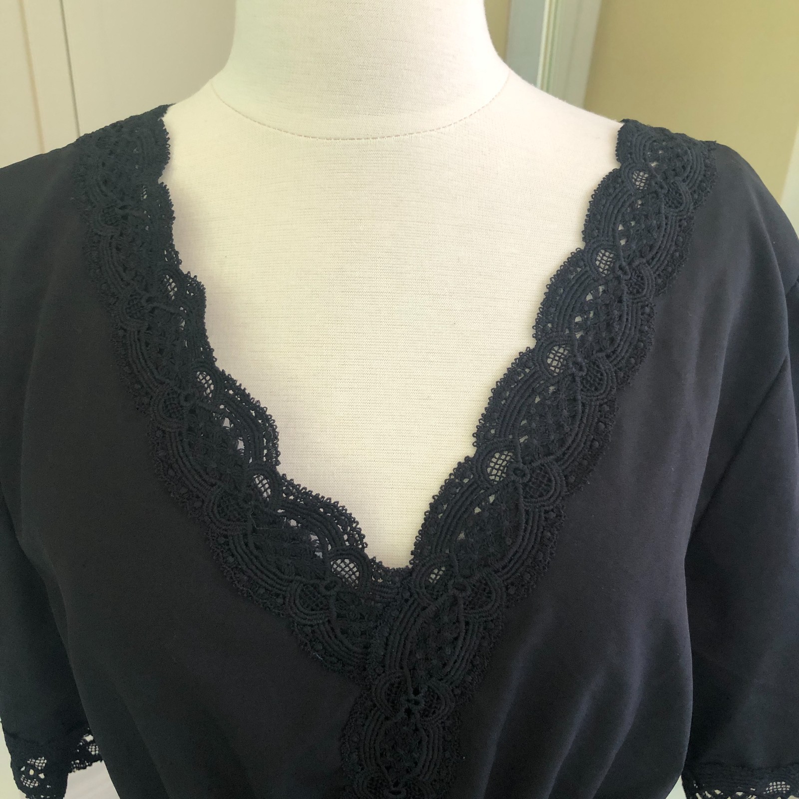 Black Lace Elastic Waist Top Medium V-Neck Tie Back Gypsy Dark Romantic Goth