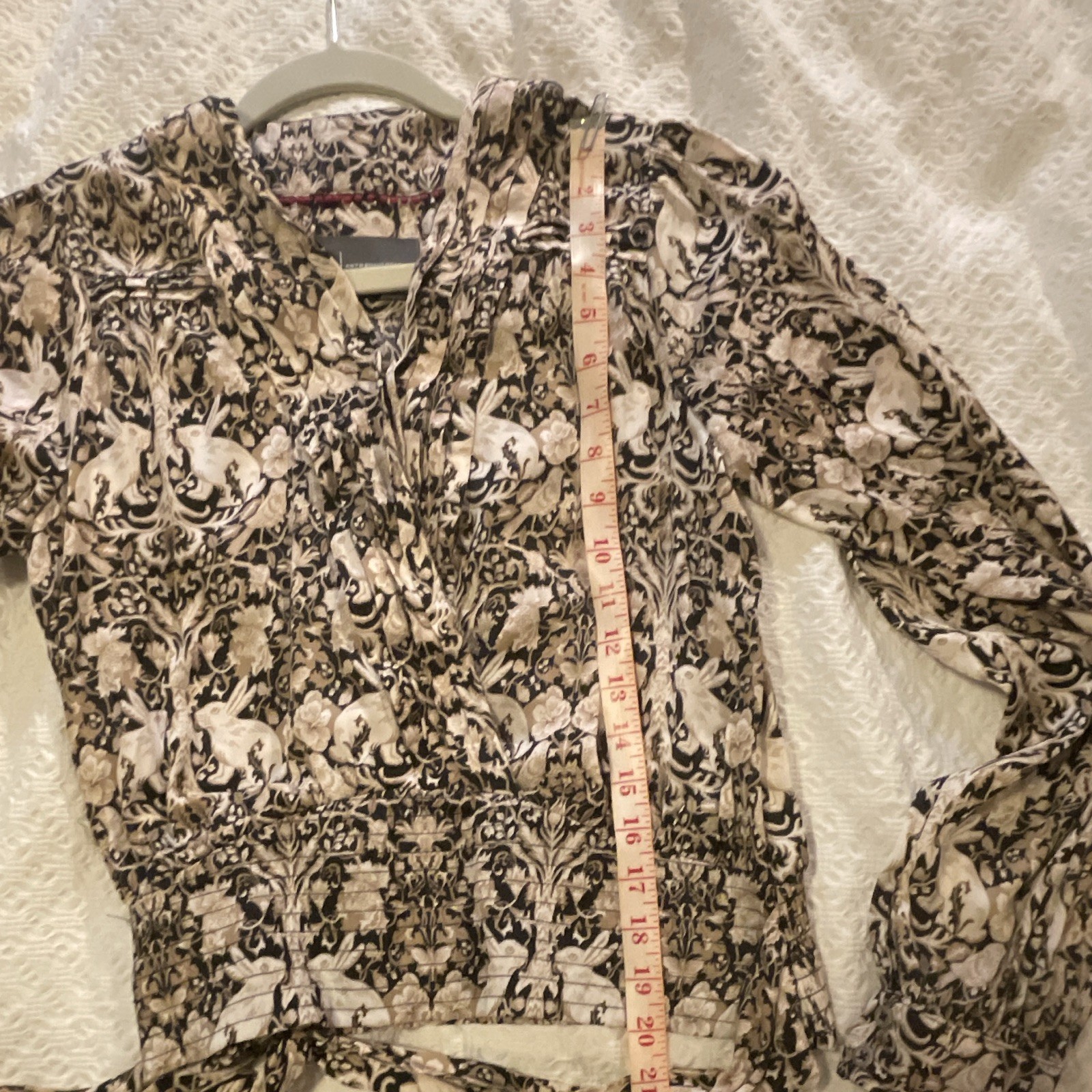 Anthropologie Women’s M Black/Beige Rabbit Renaissance print V-Neck Tie Blouse