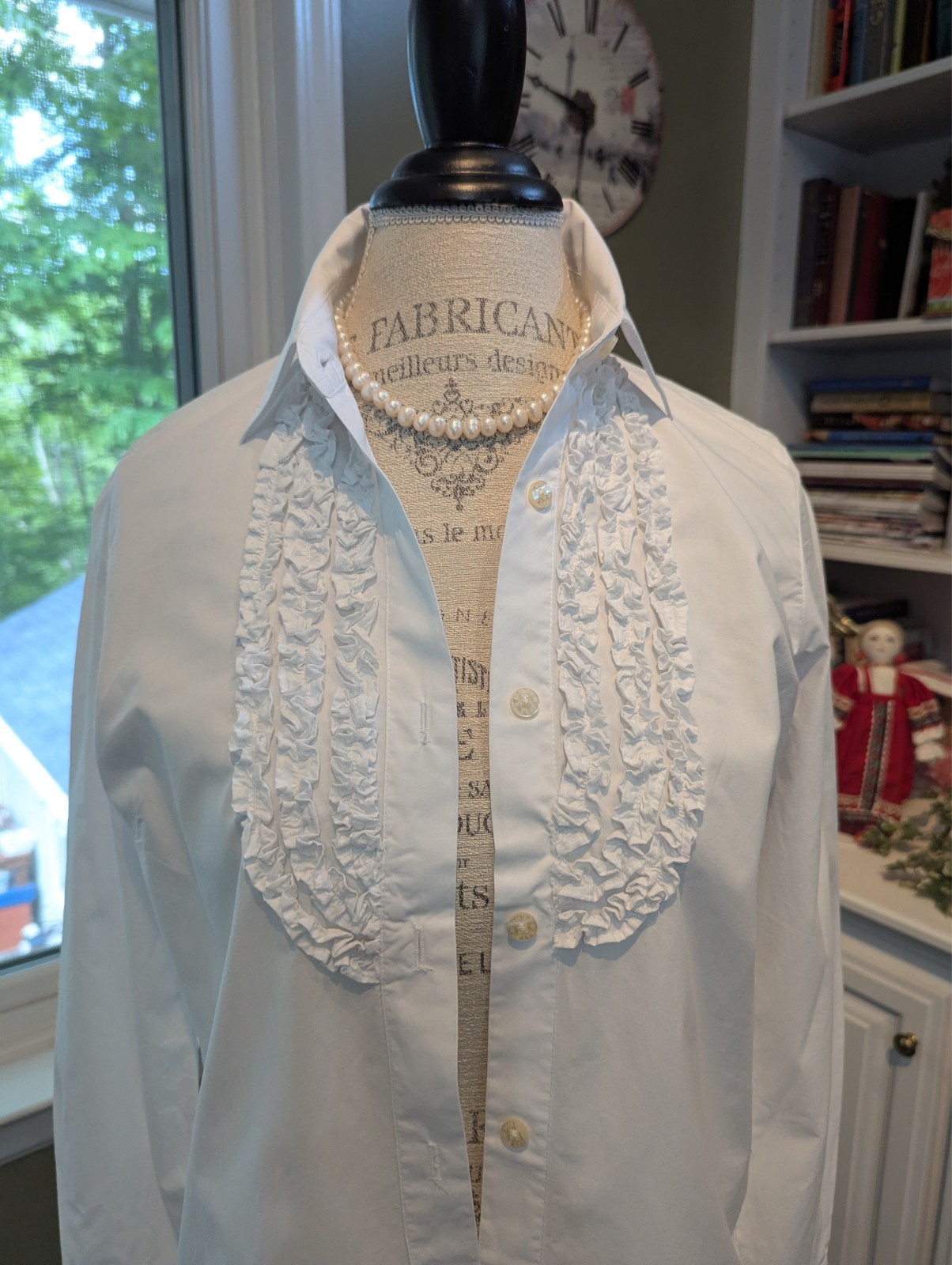 VTG Cotton WHITE size M/Juniors “TOMMY” Long Sleeves Button-up SHIRT w/RUFFLES