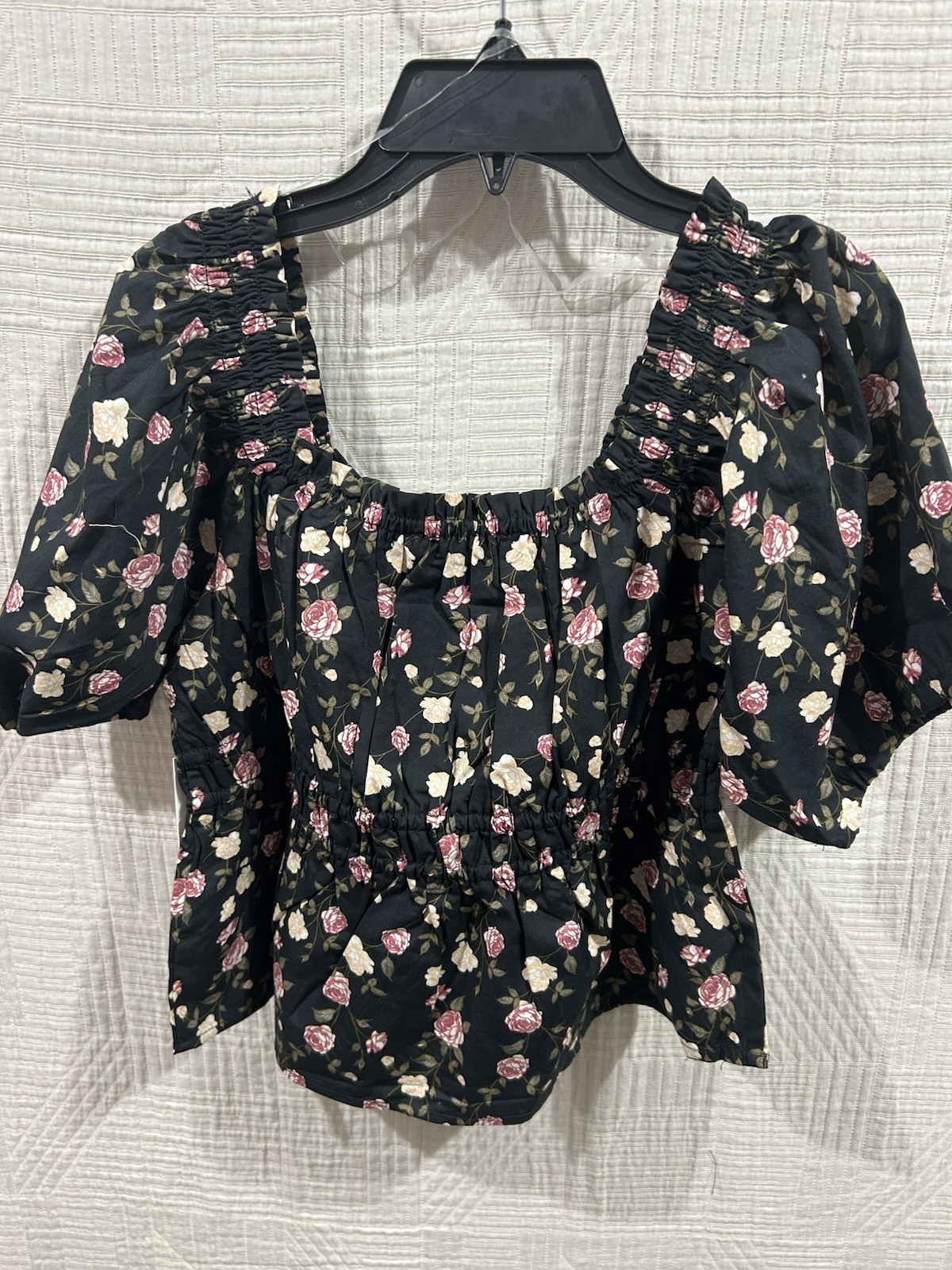 NWT Celebrity Pink Women’s Sz. L Puff Sleeve Floral Short Sleeve Top Beautiful