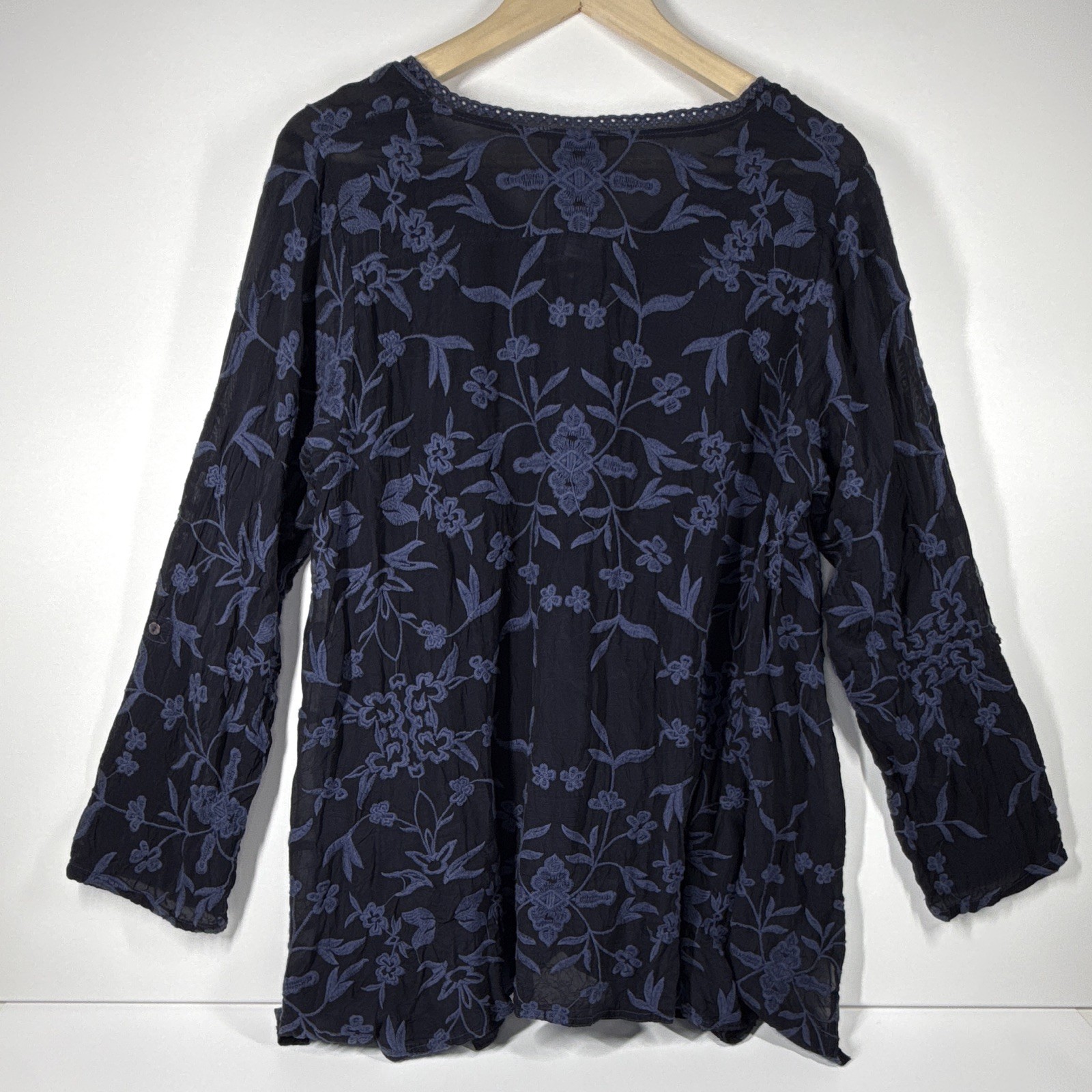 Johnny Was Floral Embroidered V-Neck Navy Blue Tunic Blouse Long Sleeve M