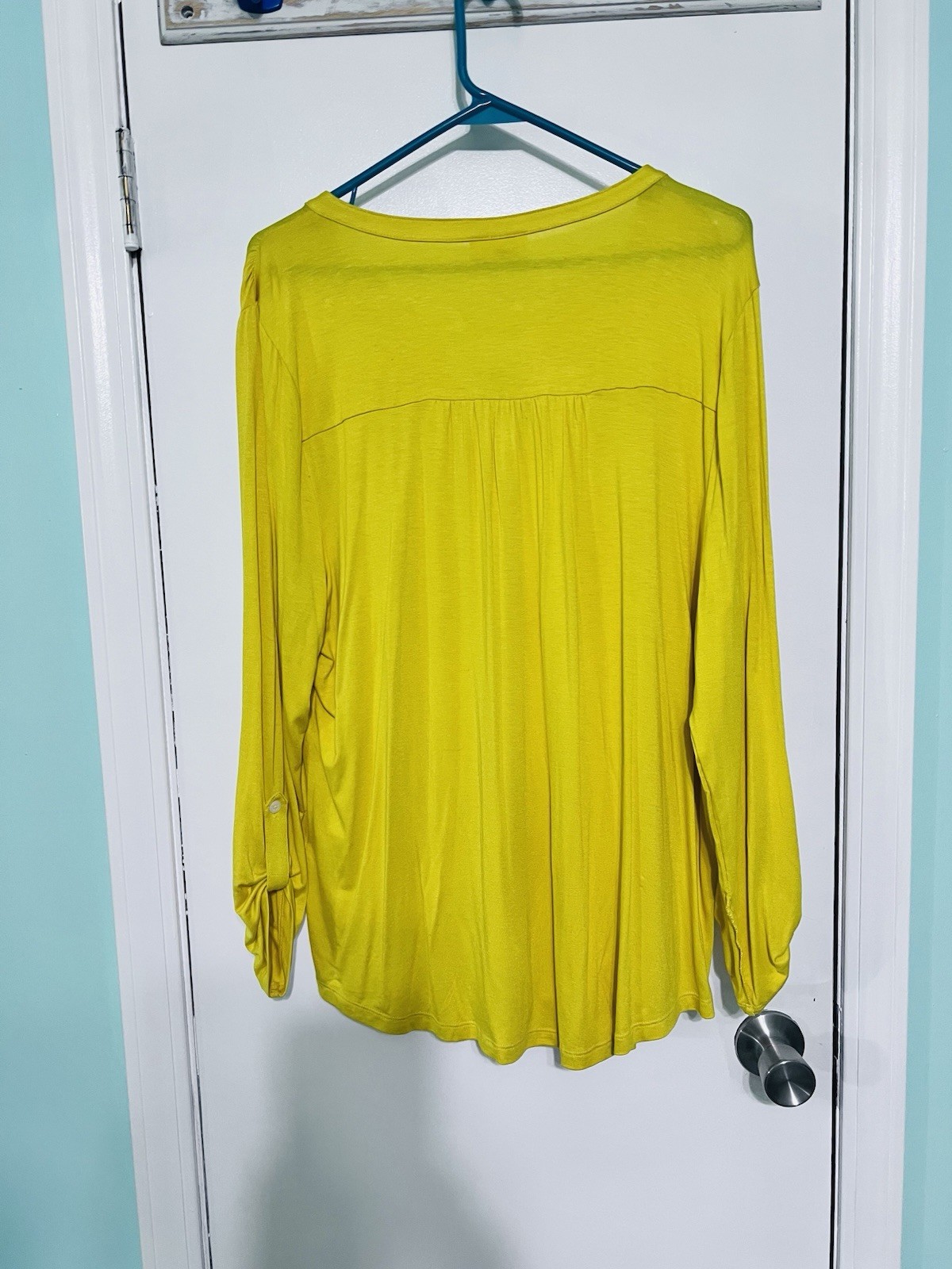 Women’s Solid Knit Shirt Two Front Pockets V Neck Mid-Length Sleeve