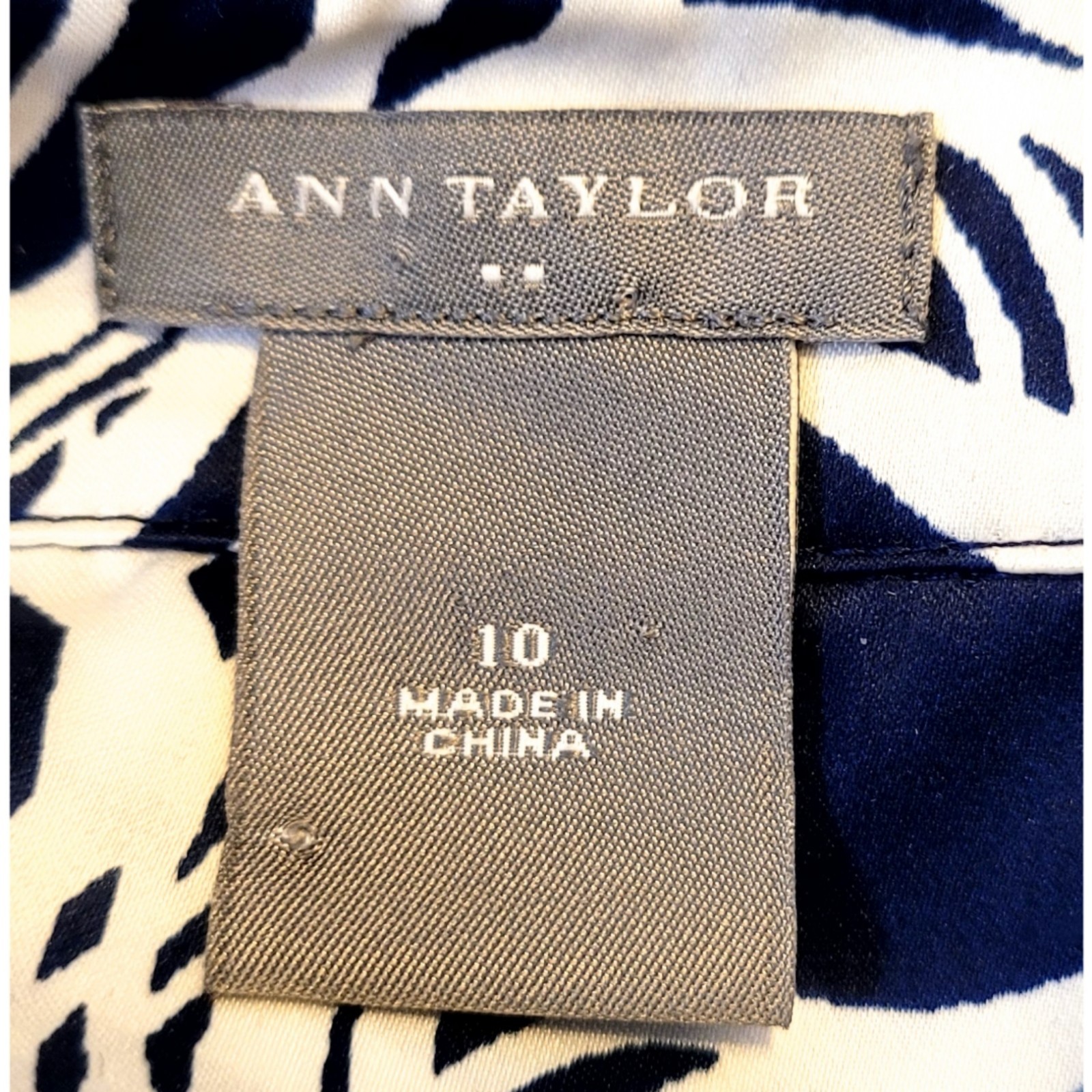 Ann Taylor Blouse White & Blue Abstract Pattern Peplum Top Size 10 Corporate