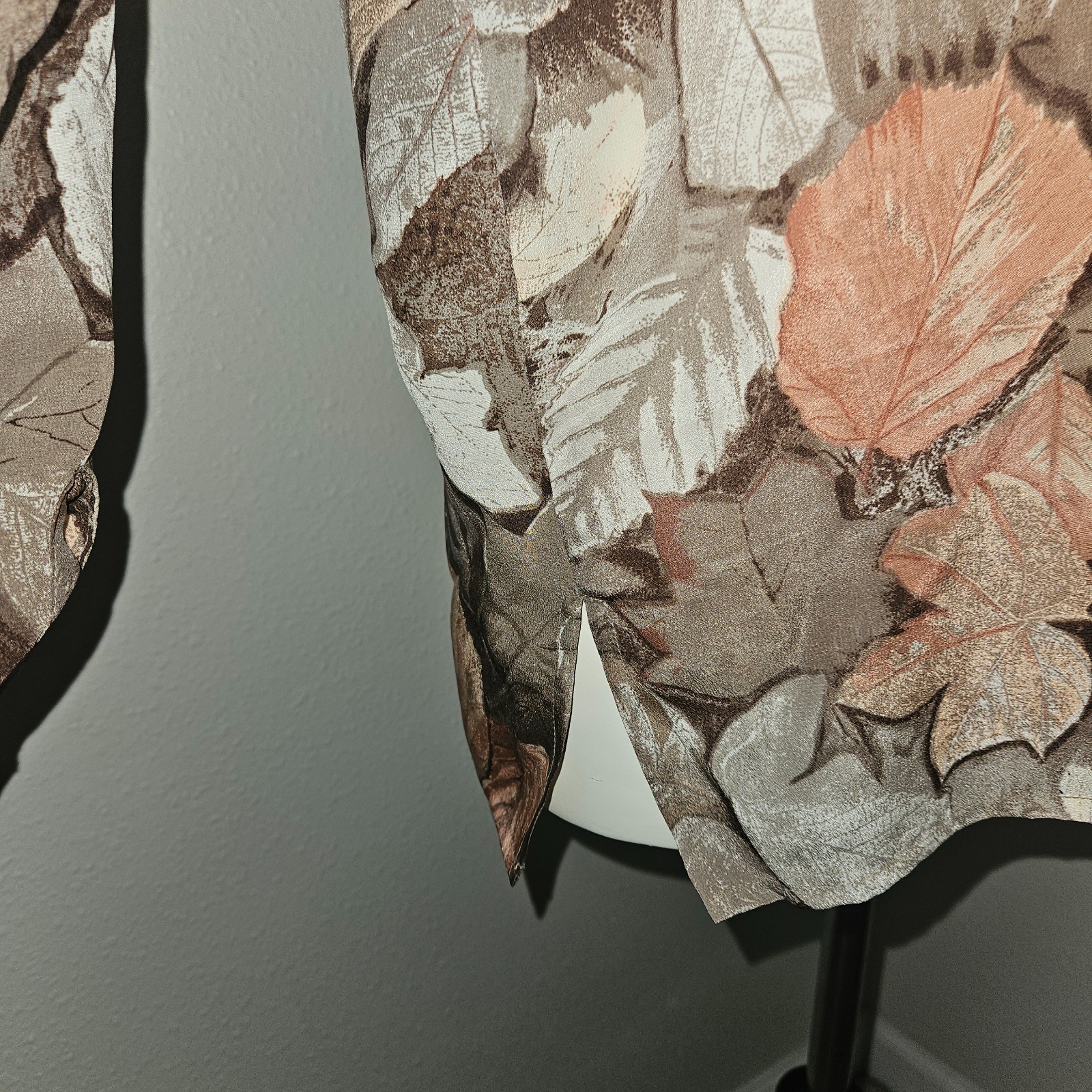 VTG Quo-Silk Button Front Blouse Brown Coral Leaves Fall 100% Silk Size Medium