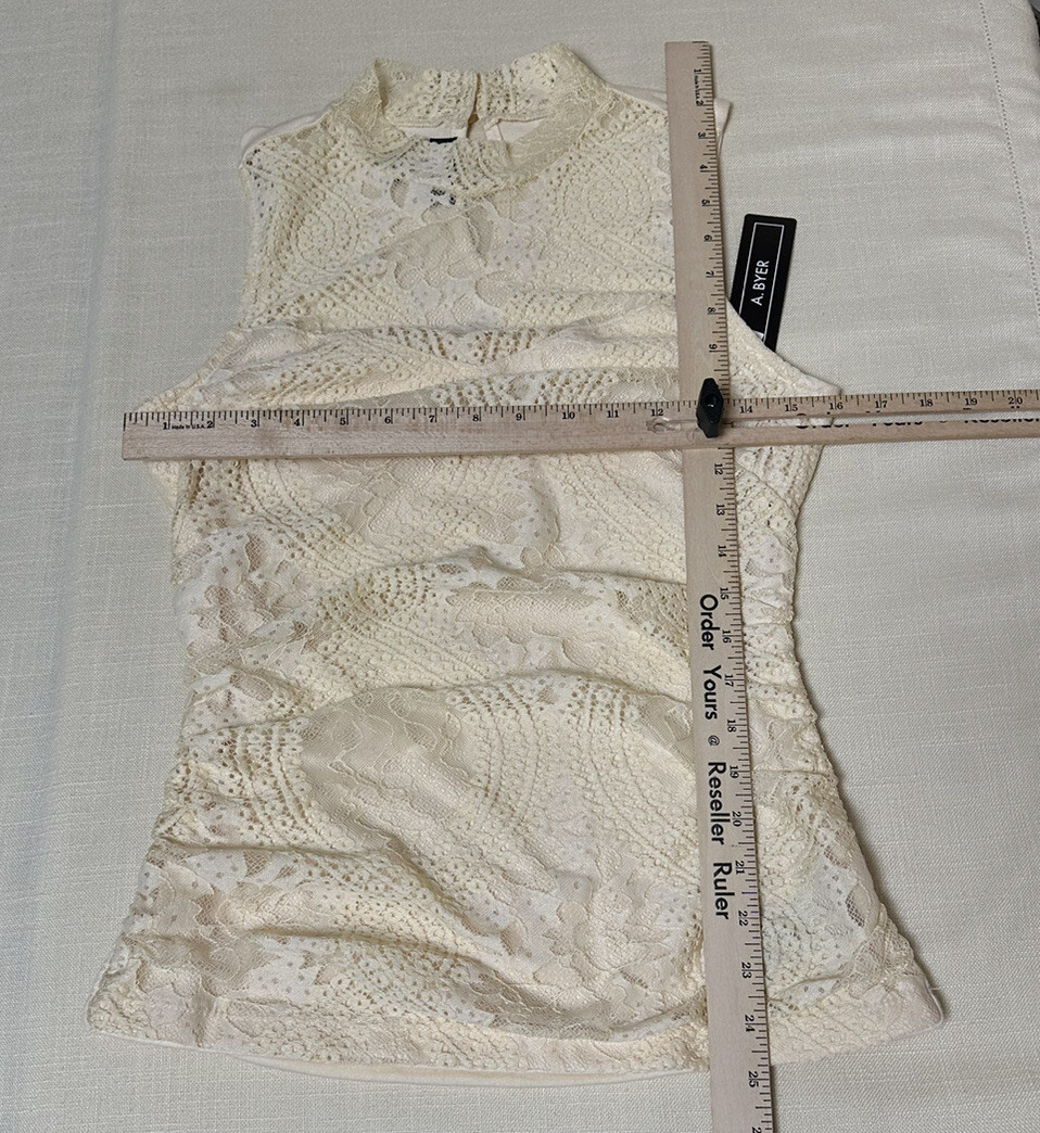 A. Byer Medium Champagne Lace Sleeveless Stretch Top Under The Mistletoe New