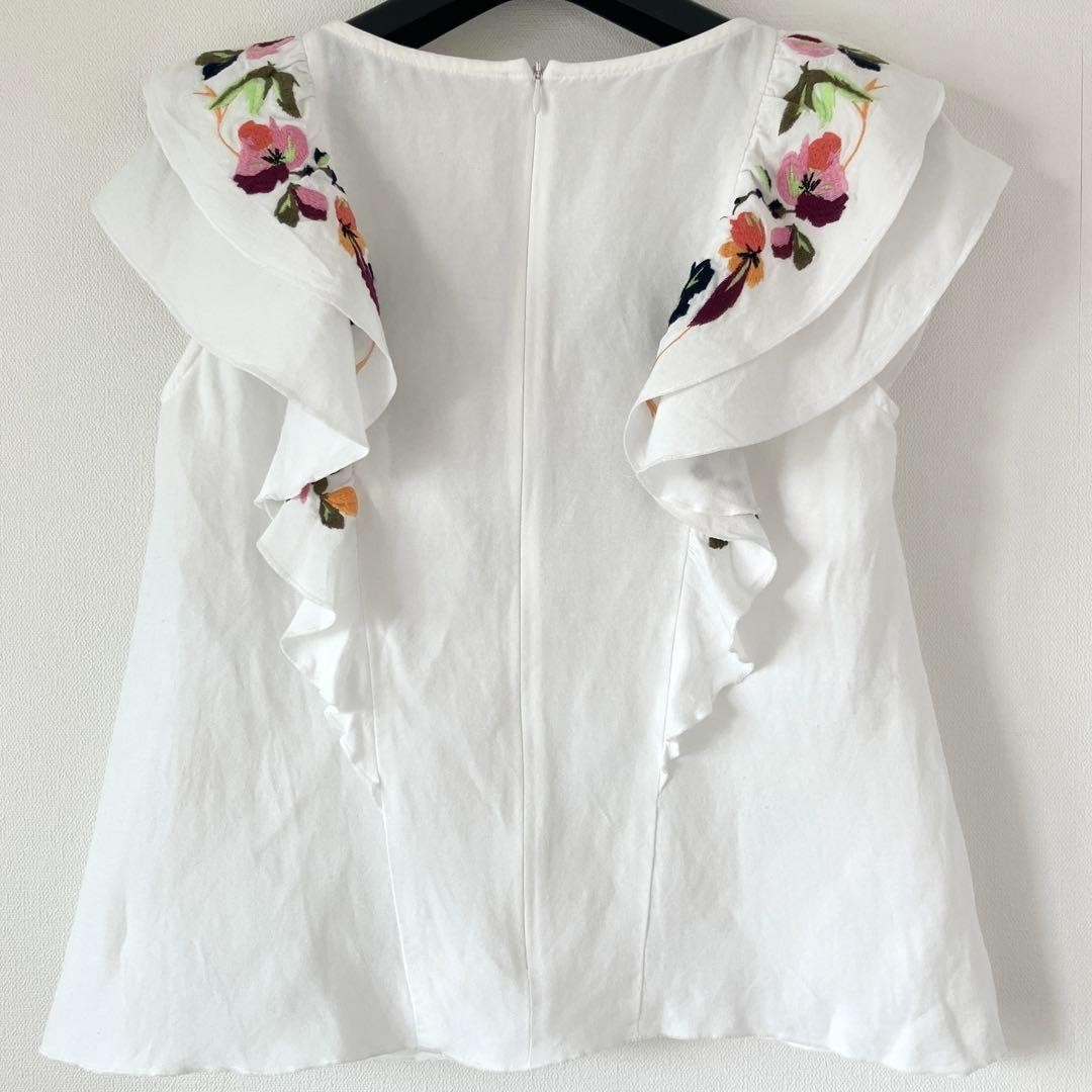Lanvin en Bleu Linen Floral Embroidered Ruffle Top Size 38 White Made in Japan