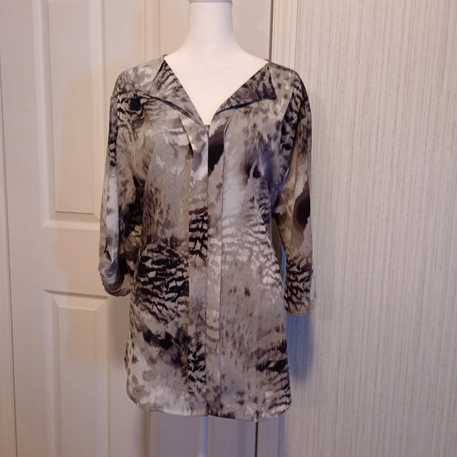 Covington Women’s Polyester Button Up Blouse Size 1X Gray Black Roll Tab LNC