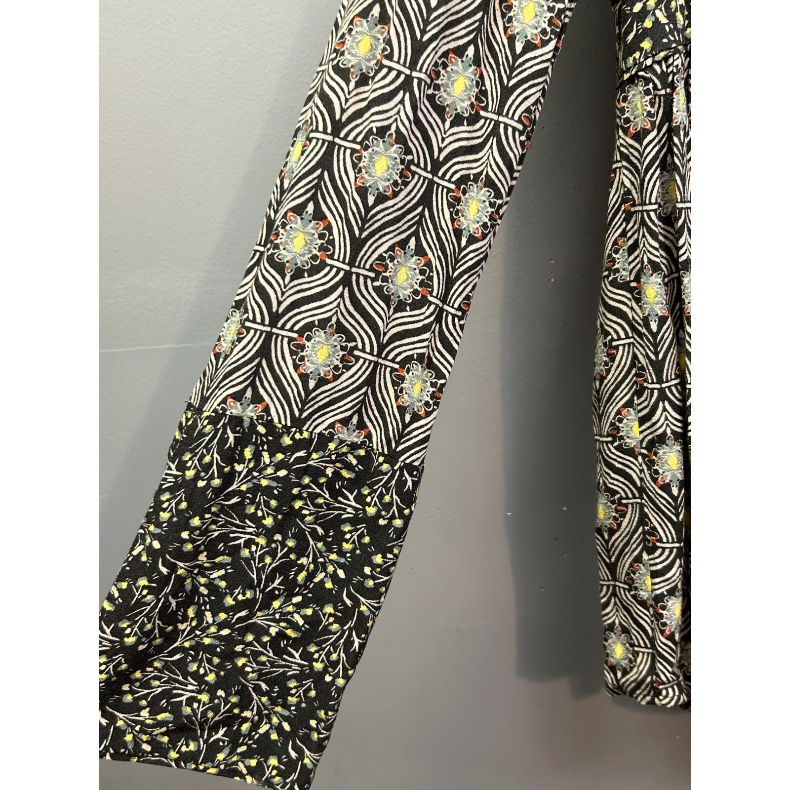 Free People Tunic Womens Medium Black Mix Print Boho Bell Sleeve Keyhole Back