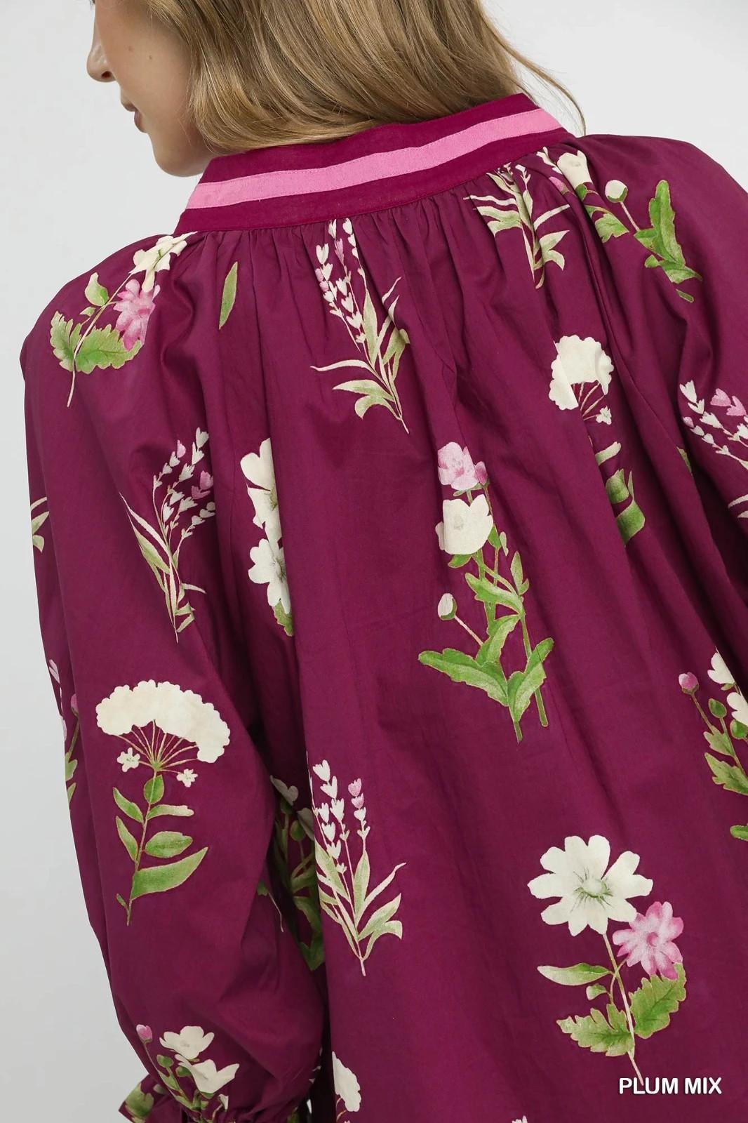 Umgee Plum Floral V Neck w/ Contrast Trim Blouse and Long Sleeves sz Small
