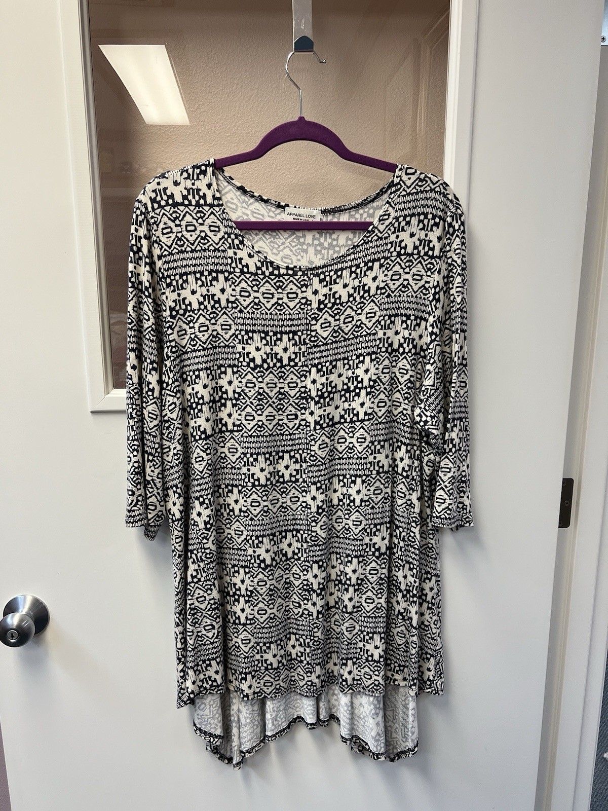 APPAREL LOVE Size large Long Sleeve Black And White Design Patterns