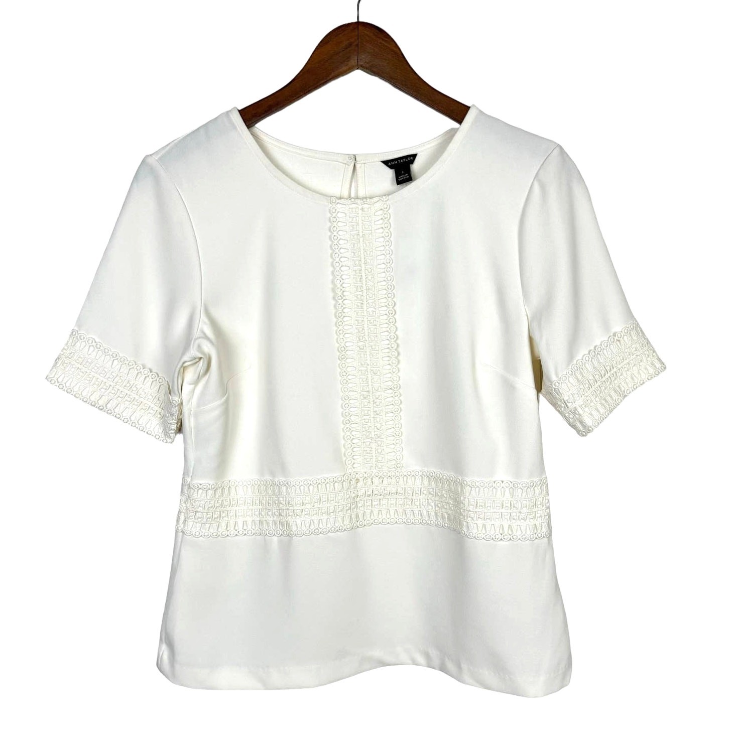 Ann Taylor NWT Women’s Small Ivory White Crochet Lace Detail Tailored Blouse