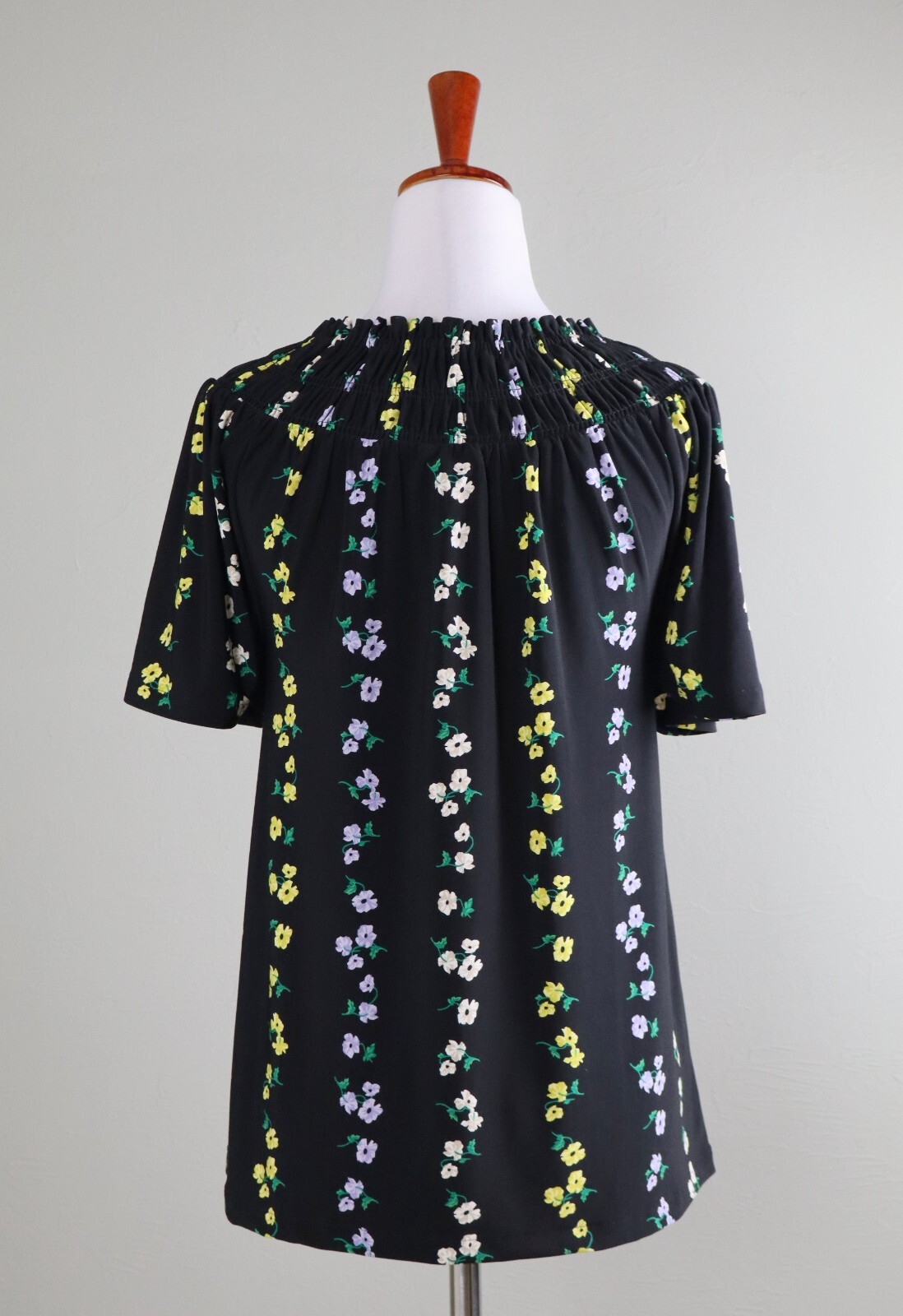 ANN TAYLOR NWT $69 Stretch Floral Matte Jersey Smocked Top in Black Size XS