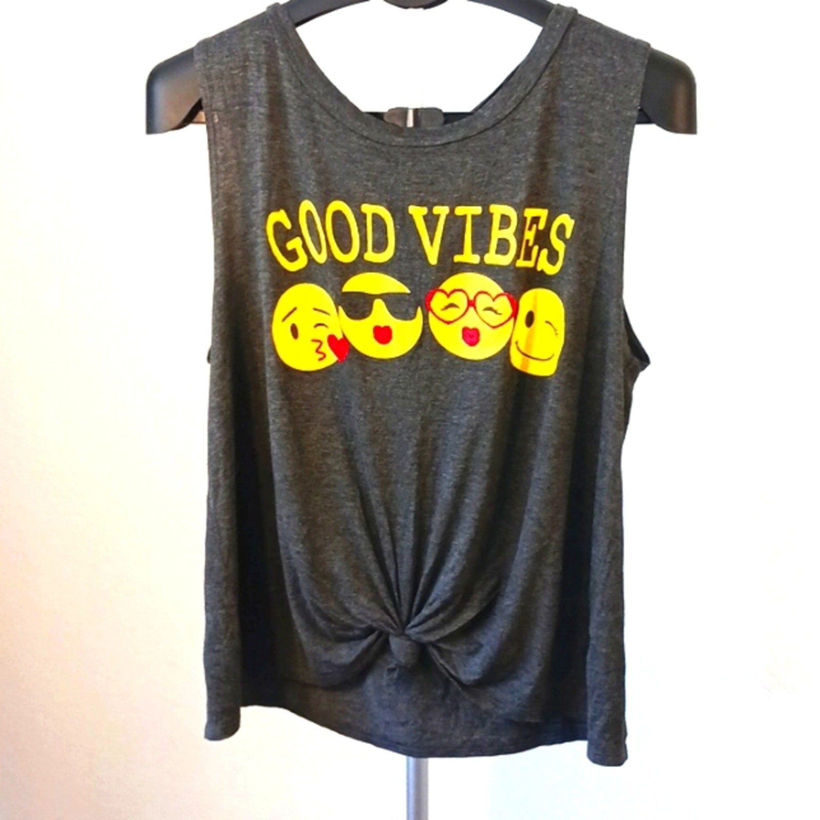 French Pastry GOOD VIBES T-shirt Top Sz XL Gray Sleeveless Emoji Face Smile Kiss