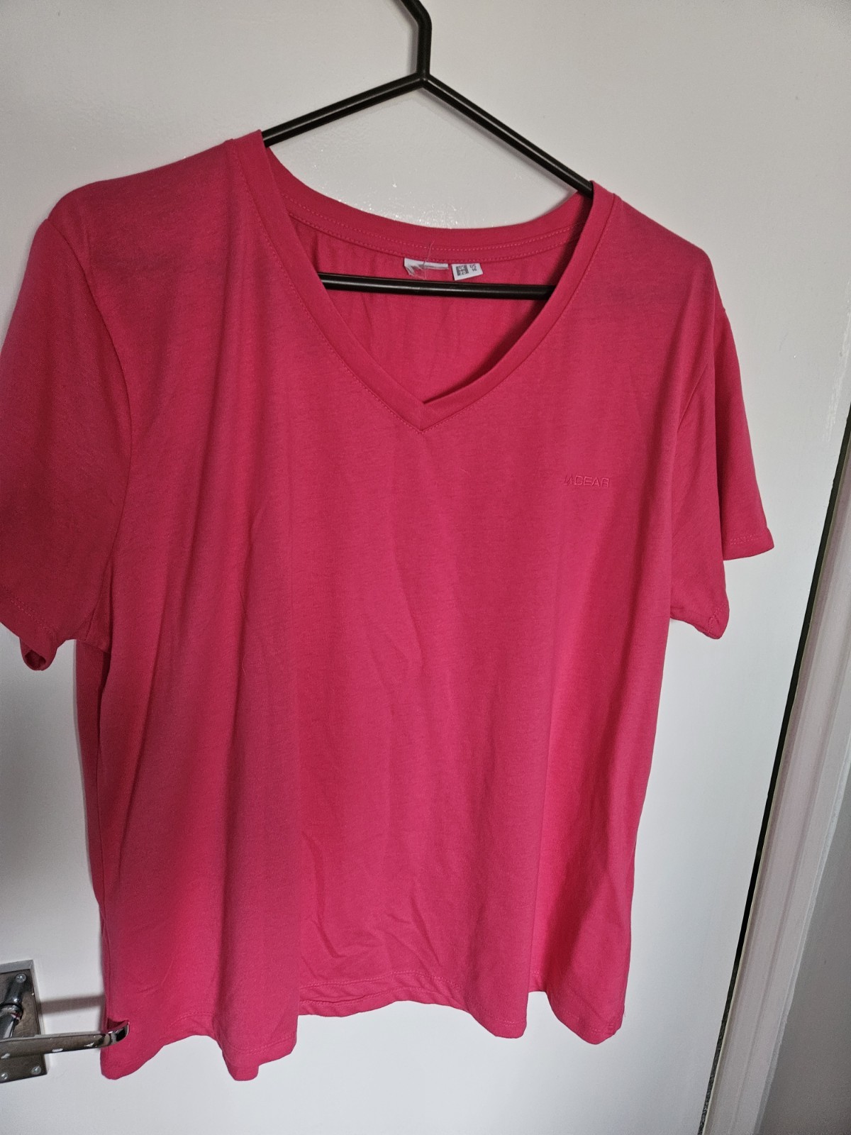 LA Gear size 20 ladies pink v neck t shirt short sleeves